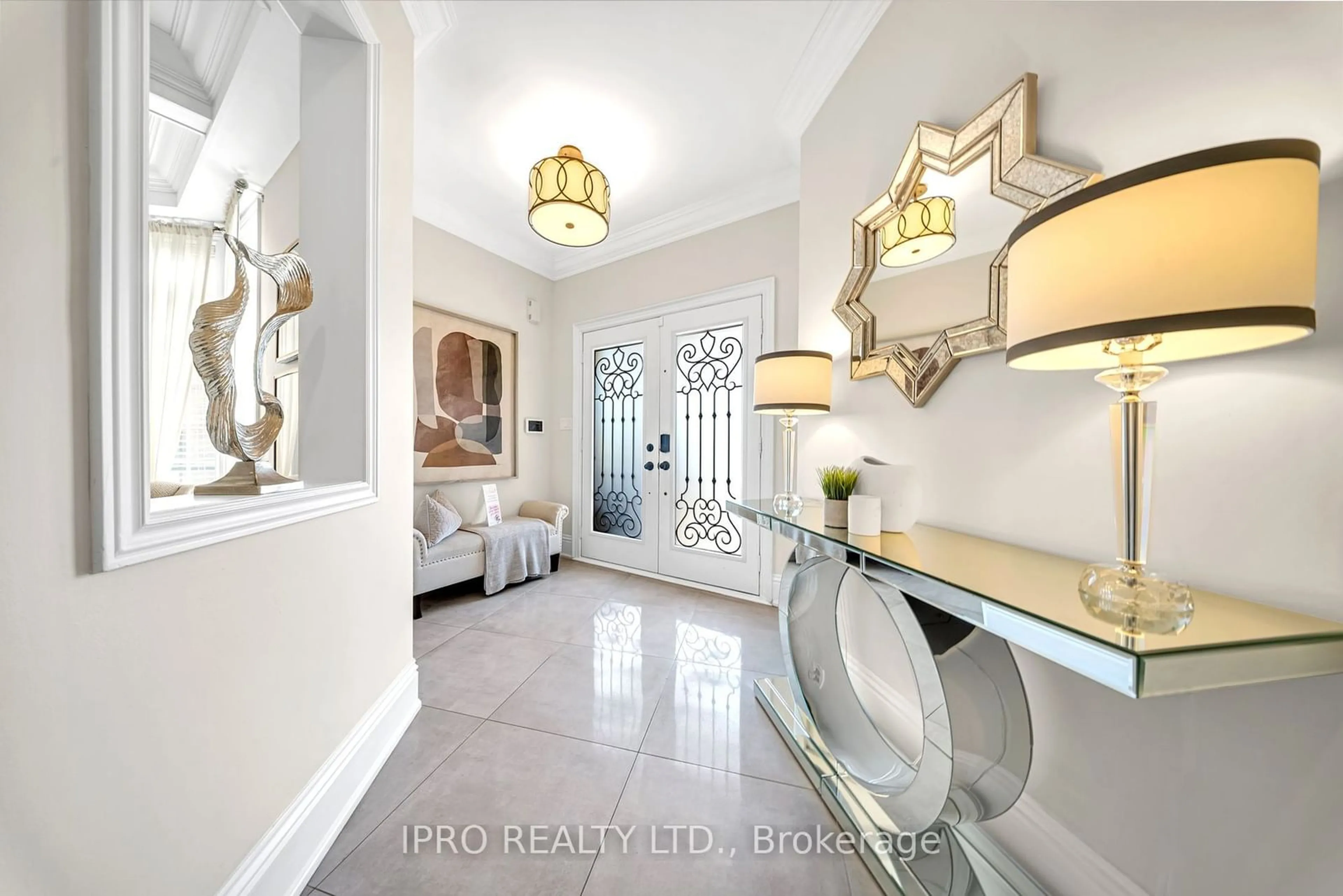 Indoor entryway for 2377 Coronation Dr, Oakville Ontario L6H 7N2