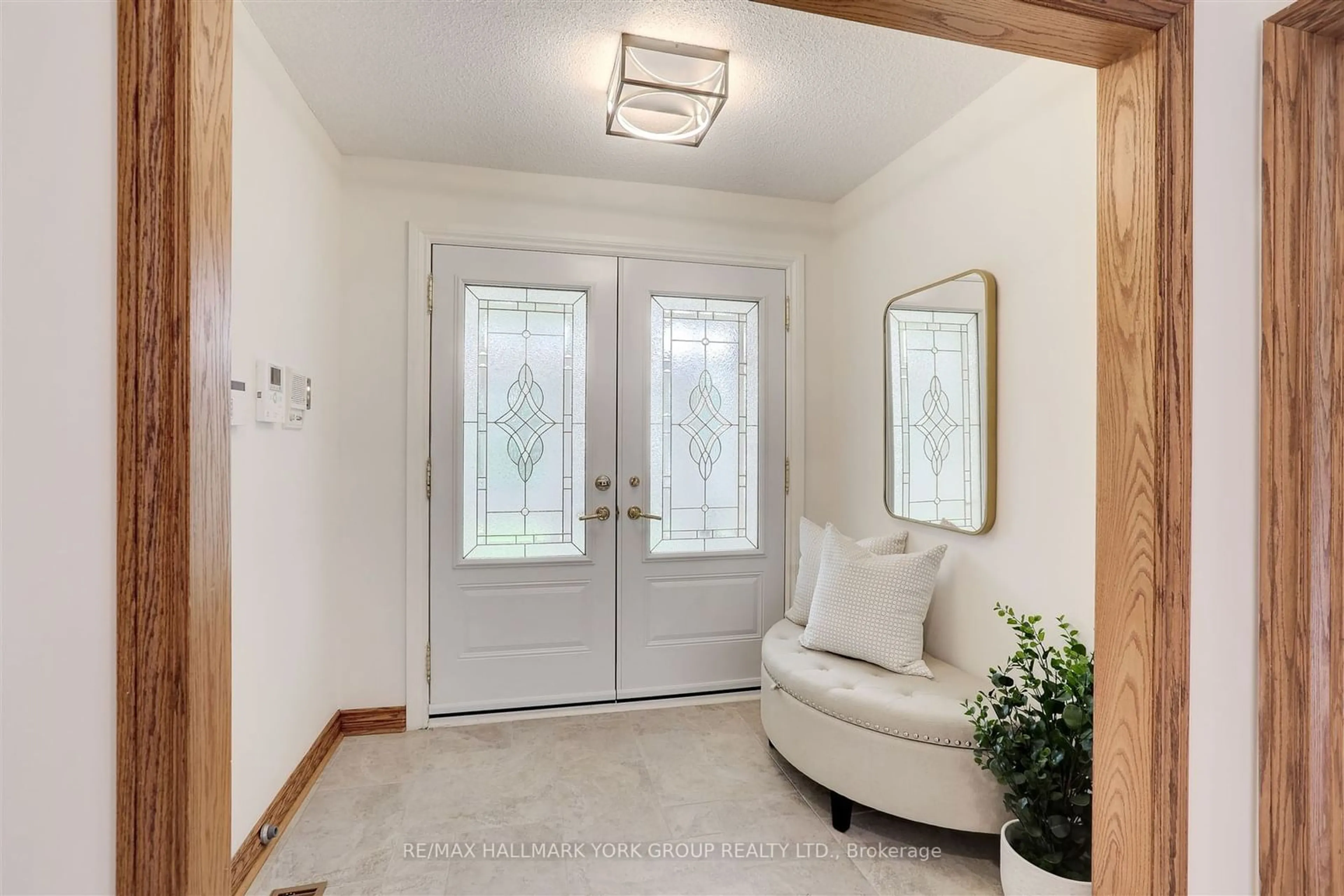 Indoor entryway, wood floors for 22 Rosegarden Dr, Brampton Ontario L6P 0E6