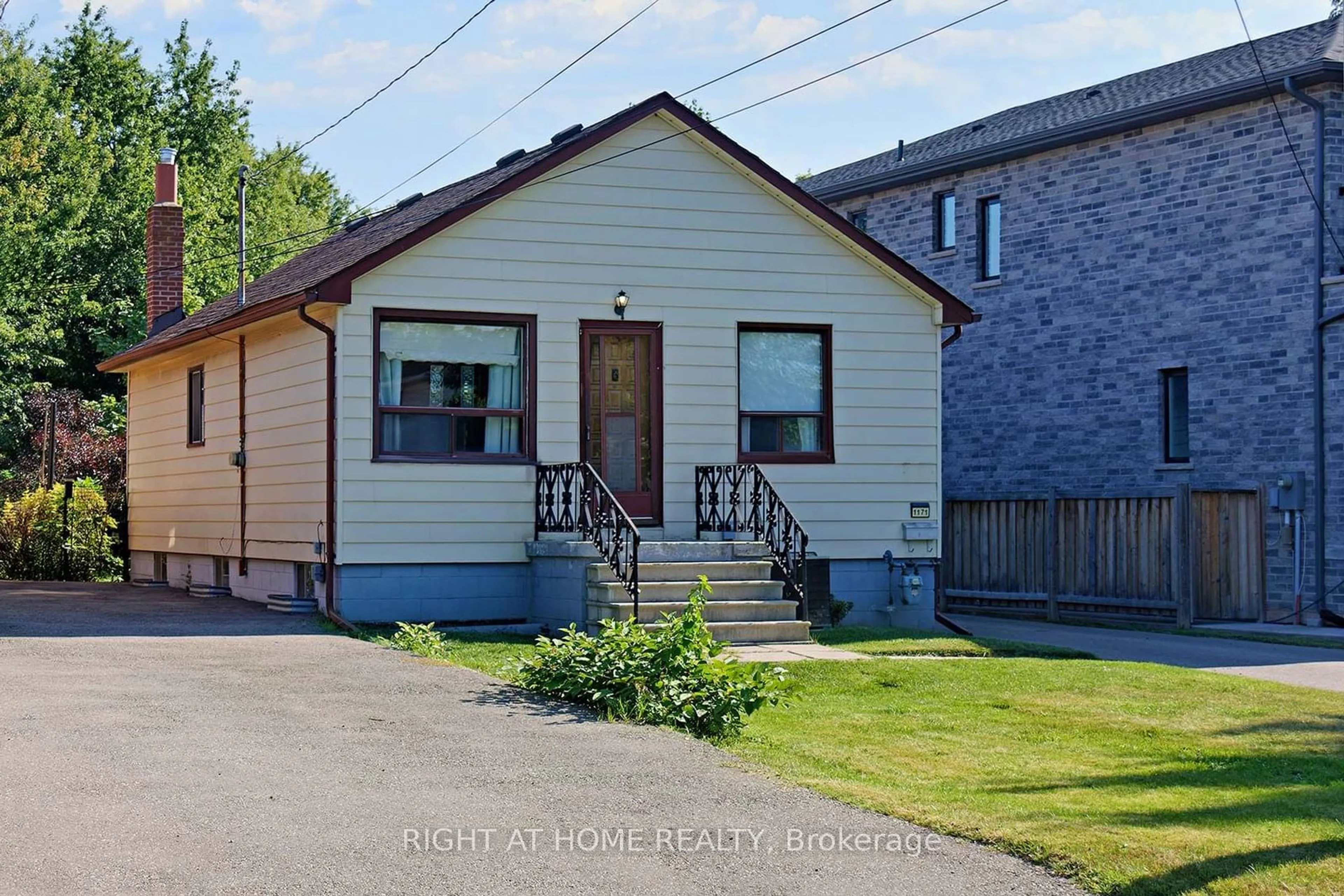 Frontside or backside of a home, cottage for 1171 Northmount Ave, Mississauga Ontario L5E 1X8