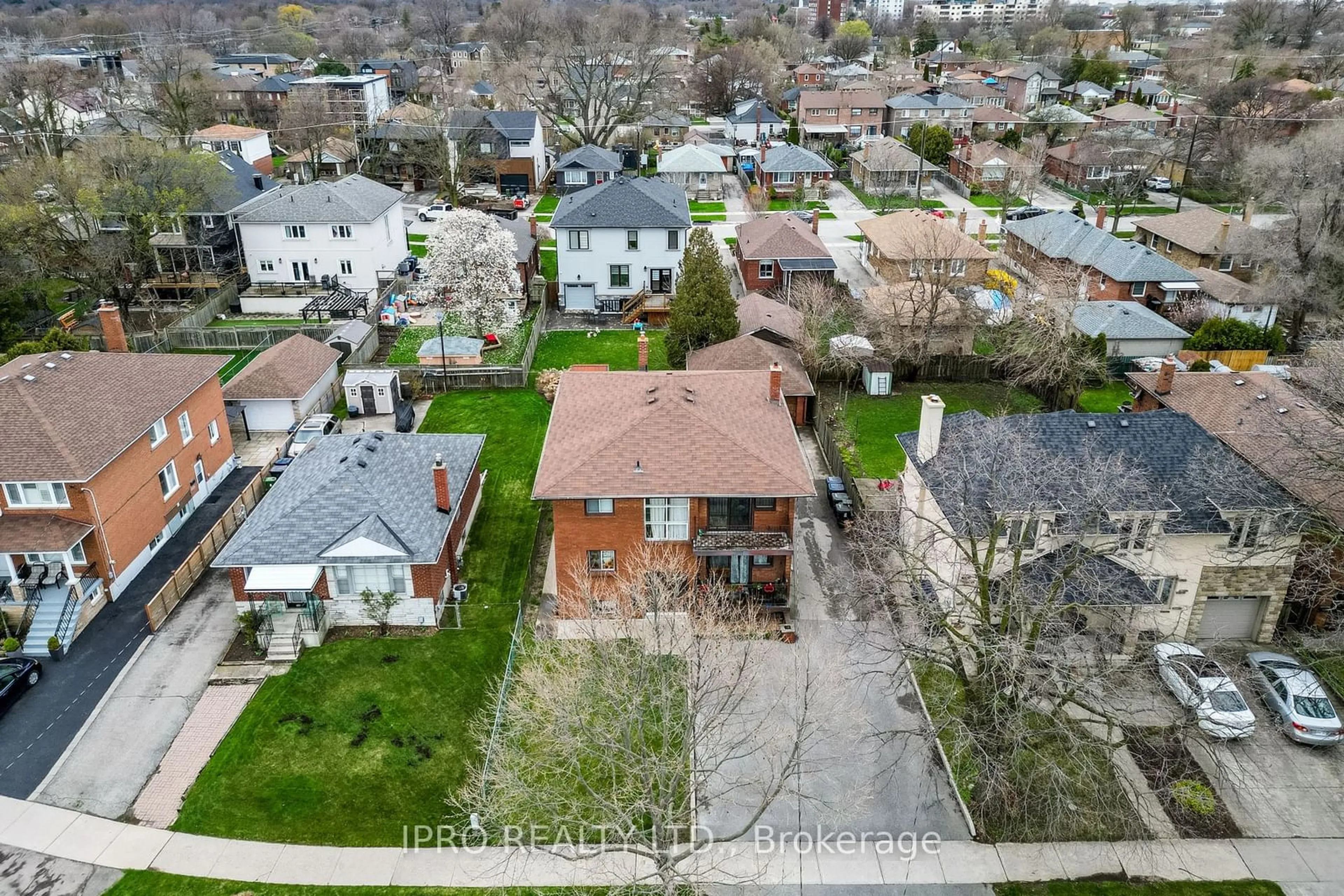 Frontside or backside of a home for 246 Delta St, Toronto Ontario M8W 4E9