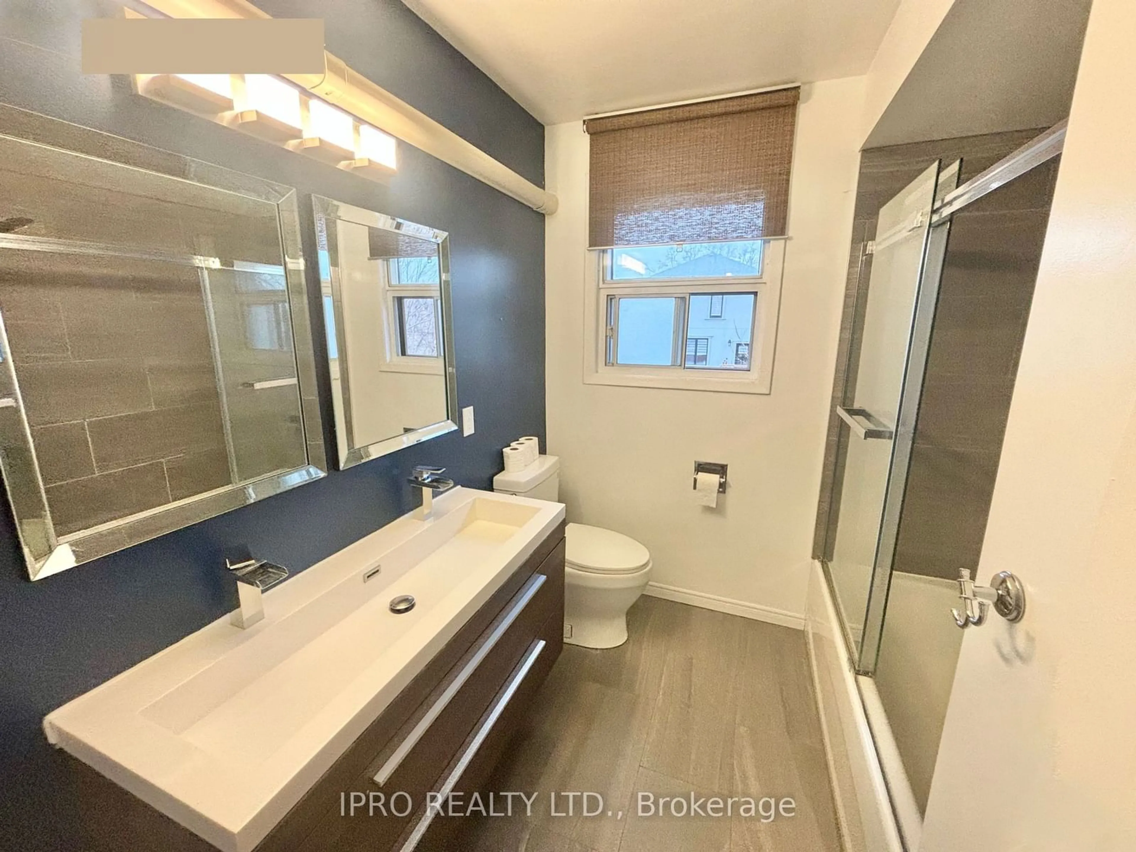 Bathroom, wood floors for 246 Delta St, Toronto Ontario M8W 4E9