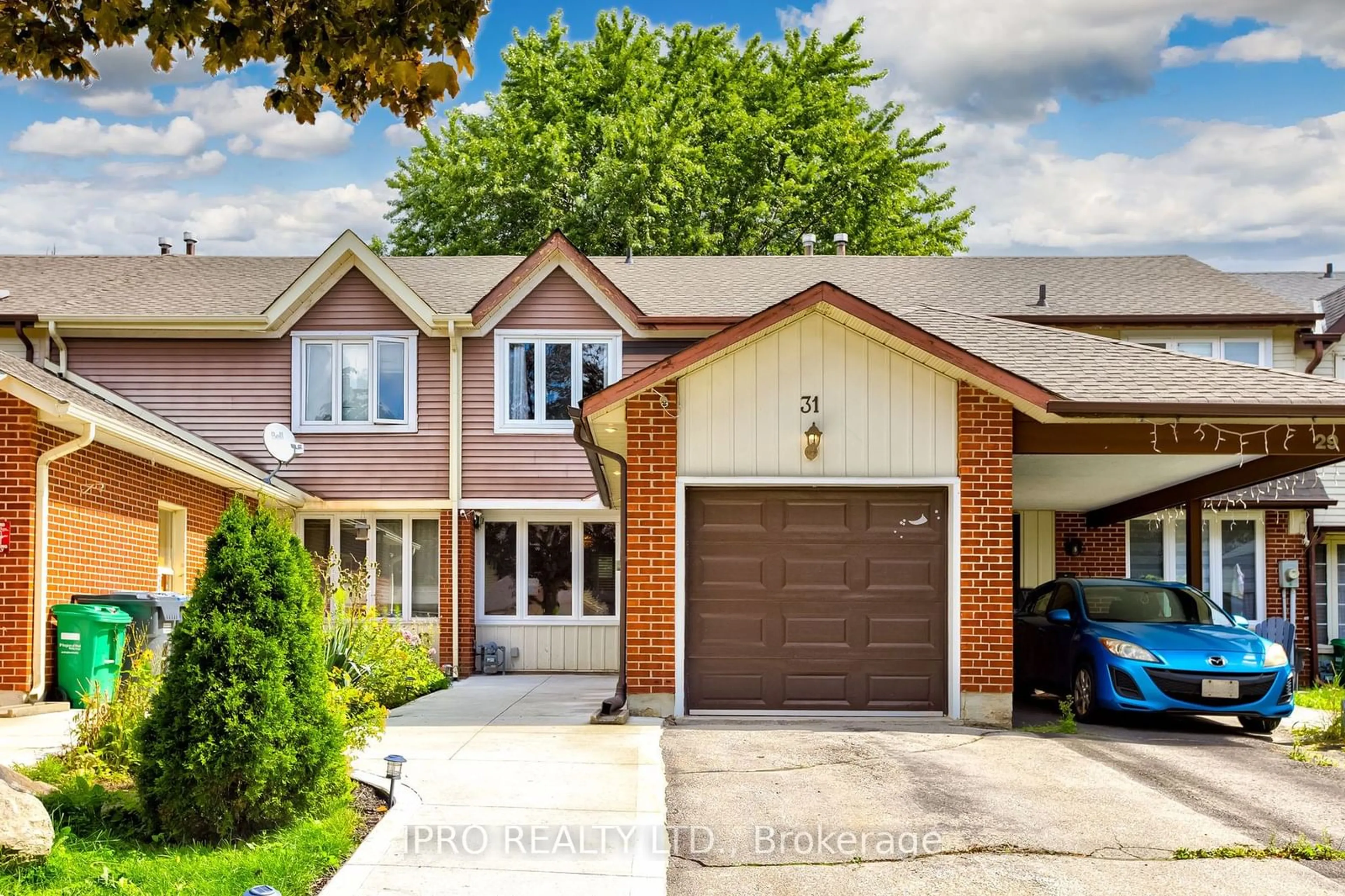 Home with brick exterior material for 31 Barrington Cres, Brampton Ontario L6Z 1N2