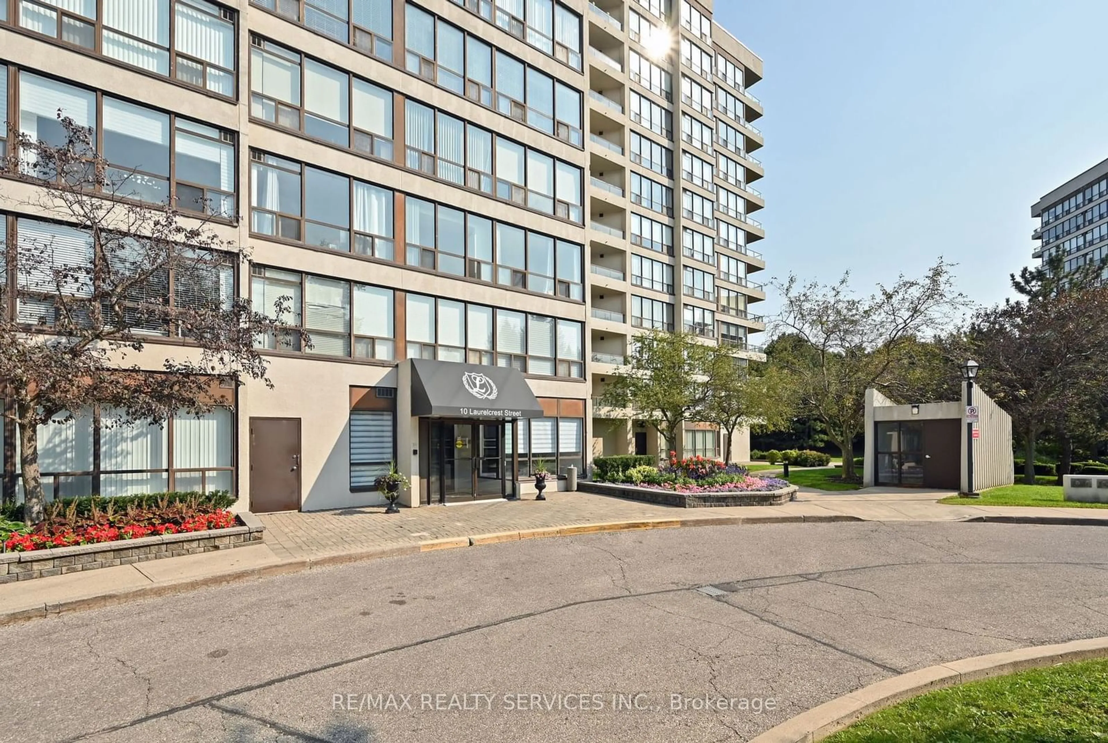 A pic from exterior of the house or condo for 10 Laurelcrest St ##1210, Brampton Ontario L6S 5Y3