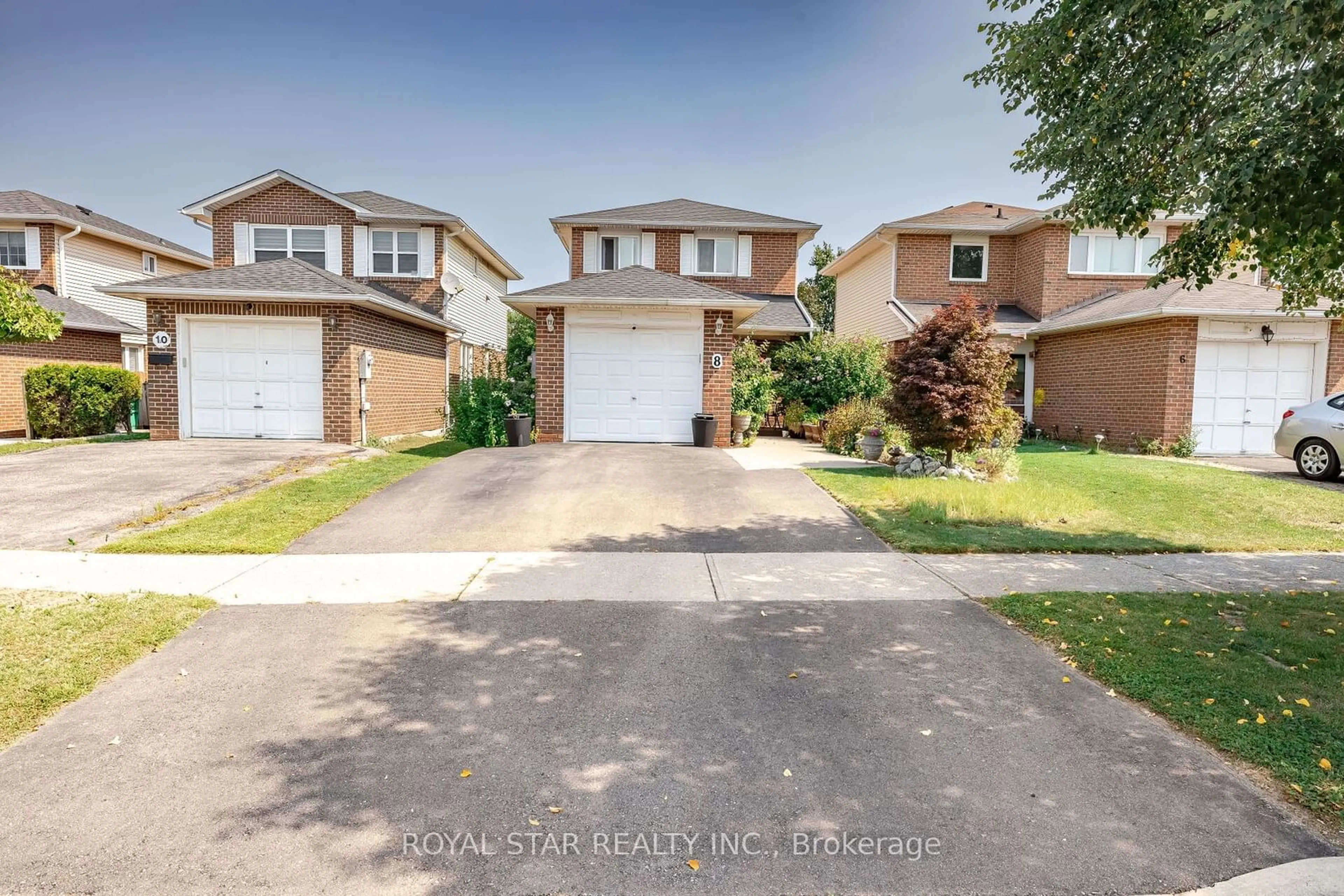 Frontside or backside of a home for 8 Sunshade Pl, Brampton Ontario L6Z 2B8