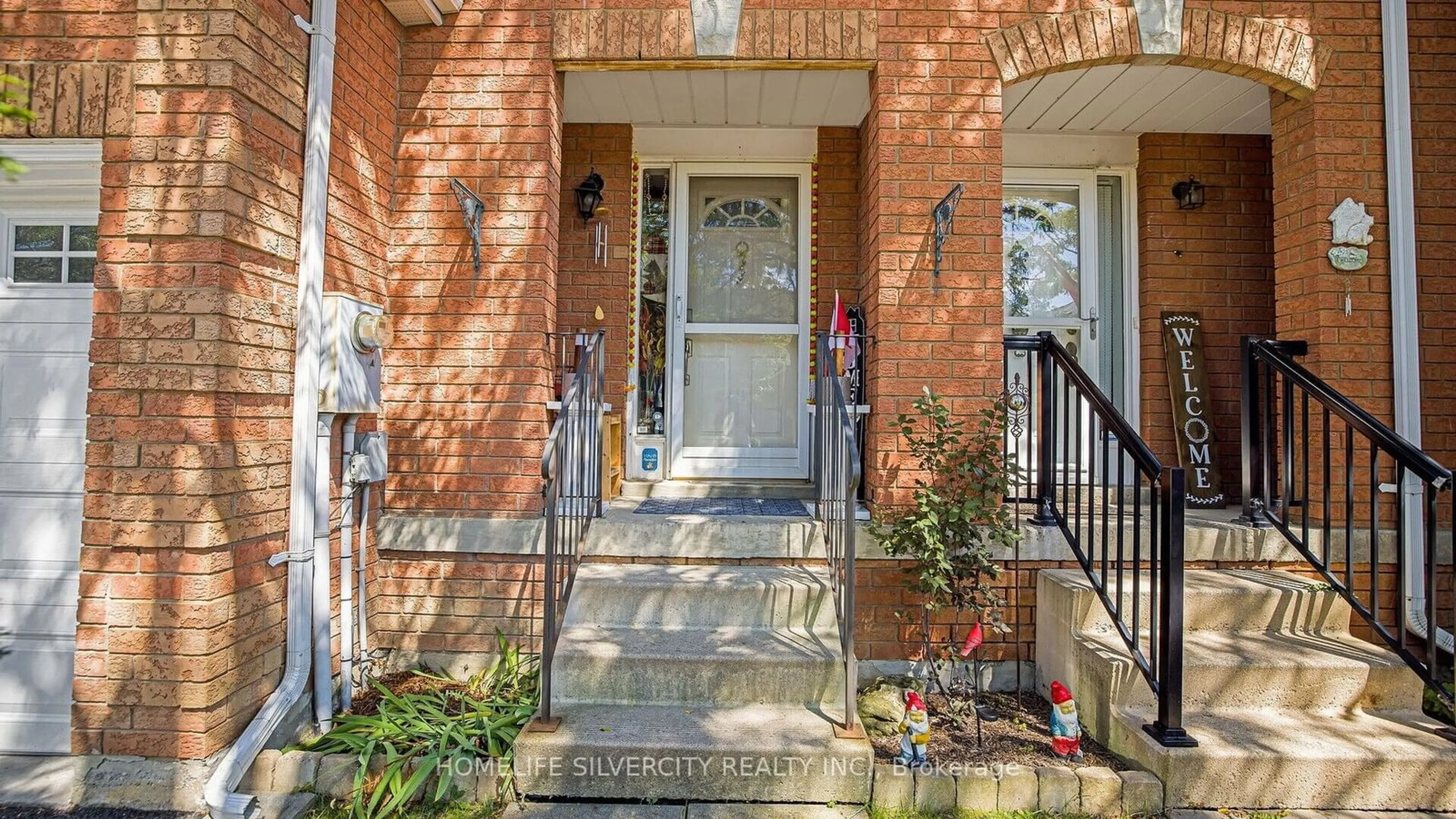 Indoor entryway for 200 Cresthaven Rd #52, Brampton Ontario L7A 1J5