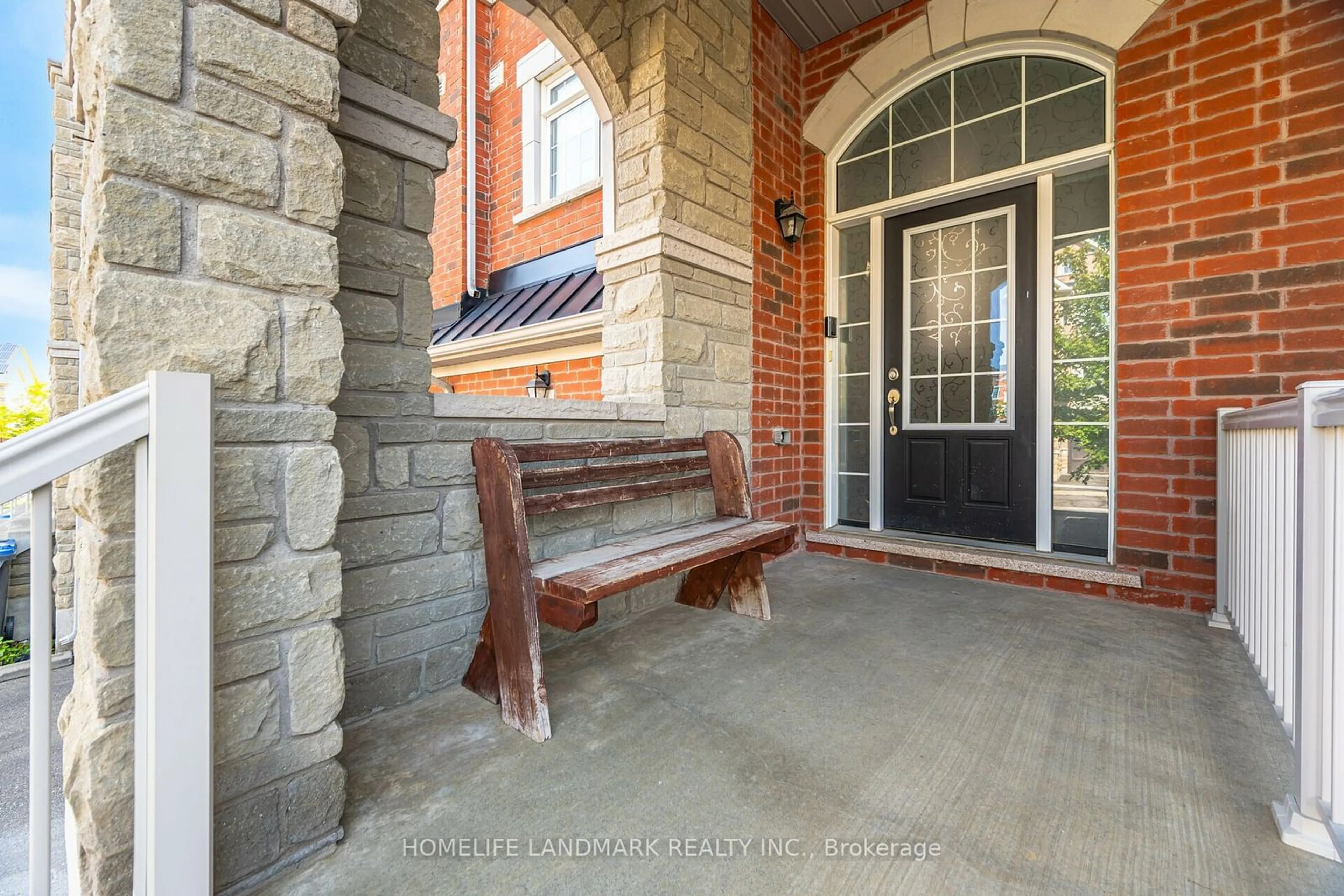 Indoor entryway for 7 Rockbrook Tr, Brampton Ontario L7A 4H8