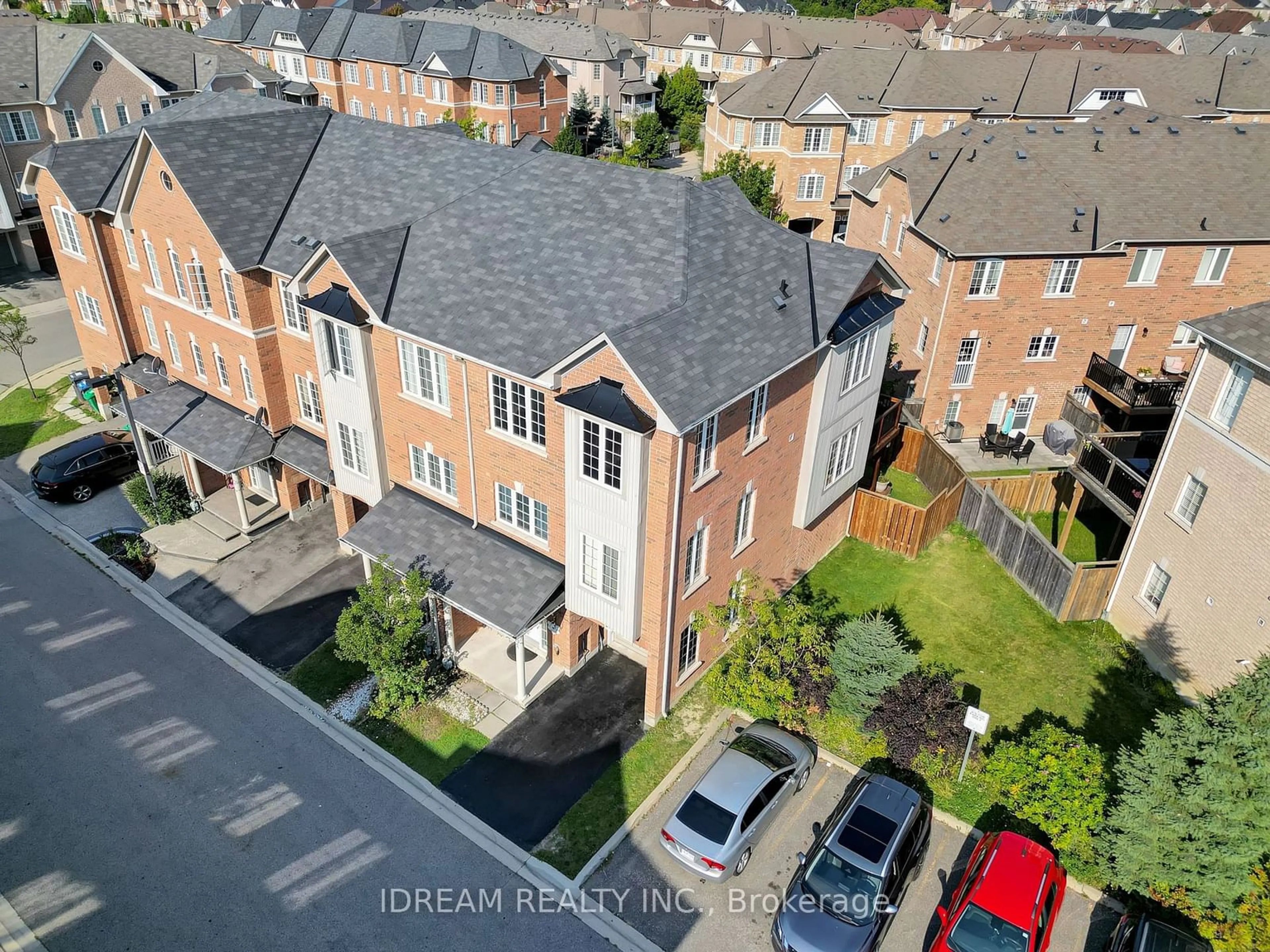 A pic from exterior of the house or condo, the street view for 61 Arizona Dr, Brampton Ontario L6Y 0R6