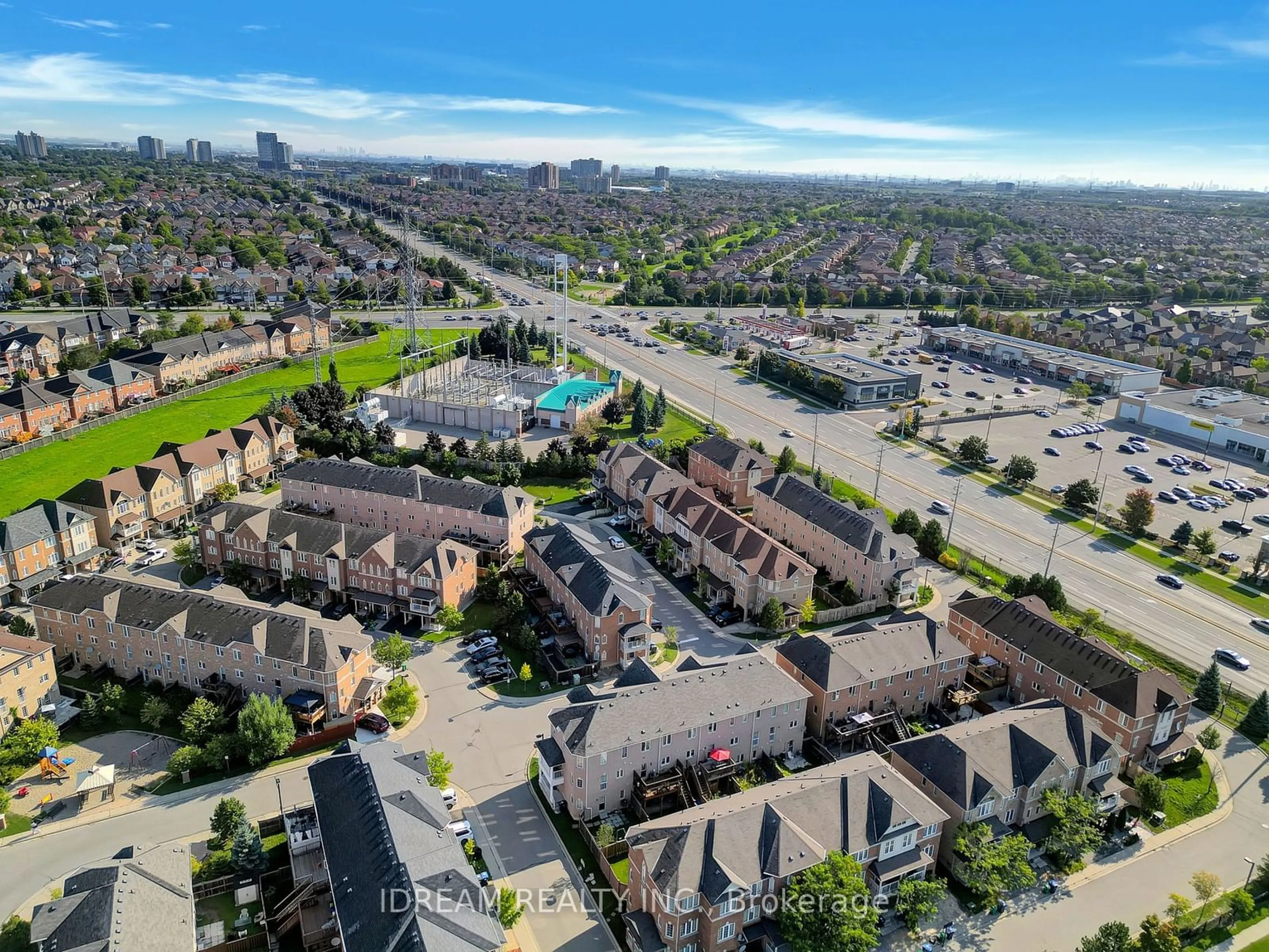 A pic from exterior of the house or condo, the street view for 61 Arizona Dr, Brampton Ontario L6Y 0R6