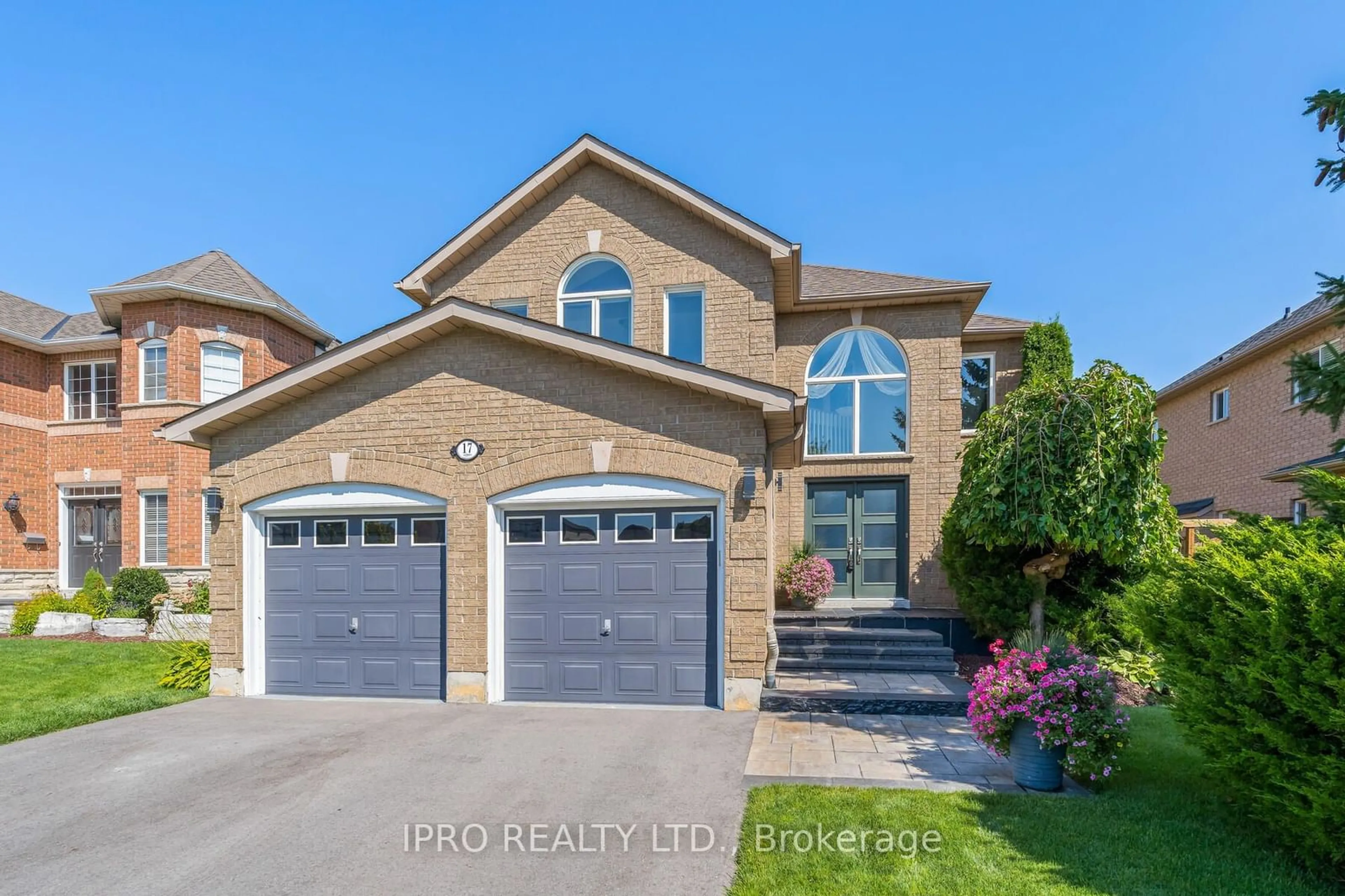 Frontside or backside of a home for 17 Robinson Rd, Halton Hills Ontario L7G 6G5