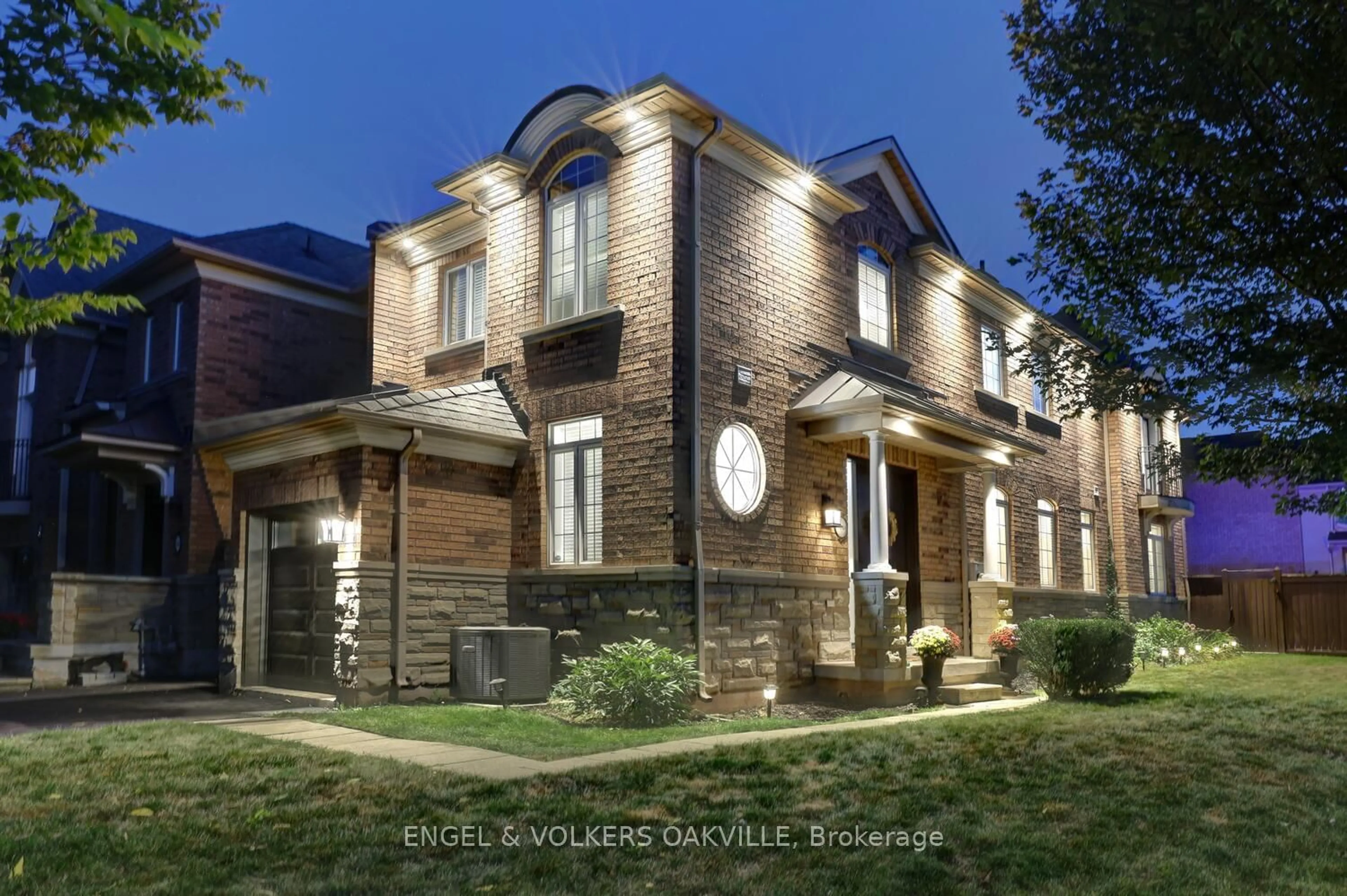 Home with brick exterior material for 3449 Robin Hill Circ, Oakville Ontario L6L 6X3