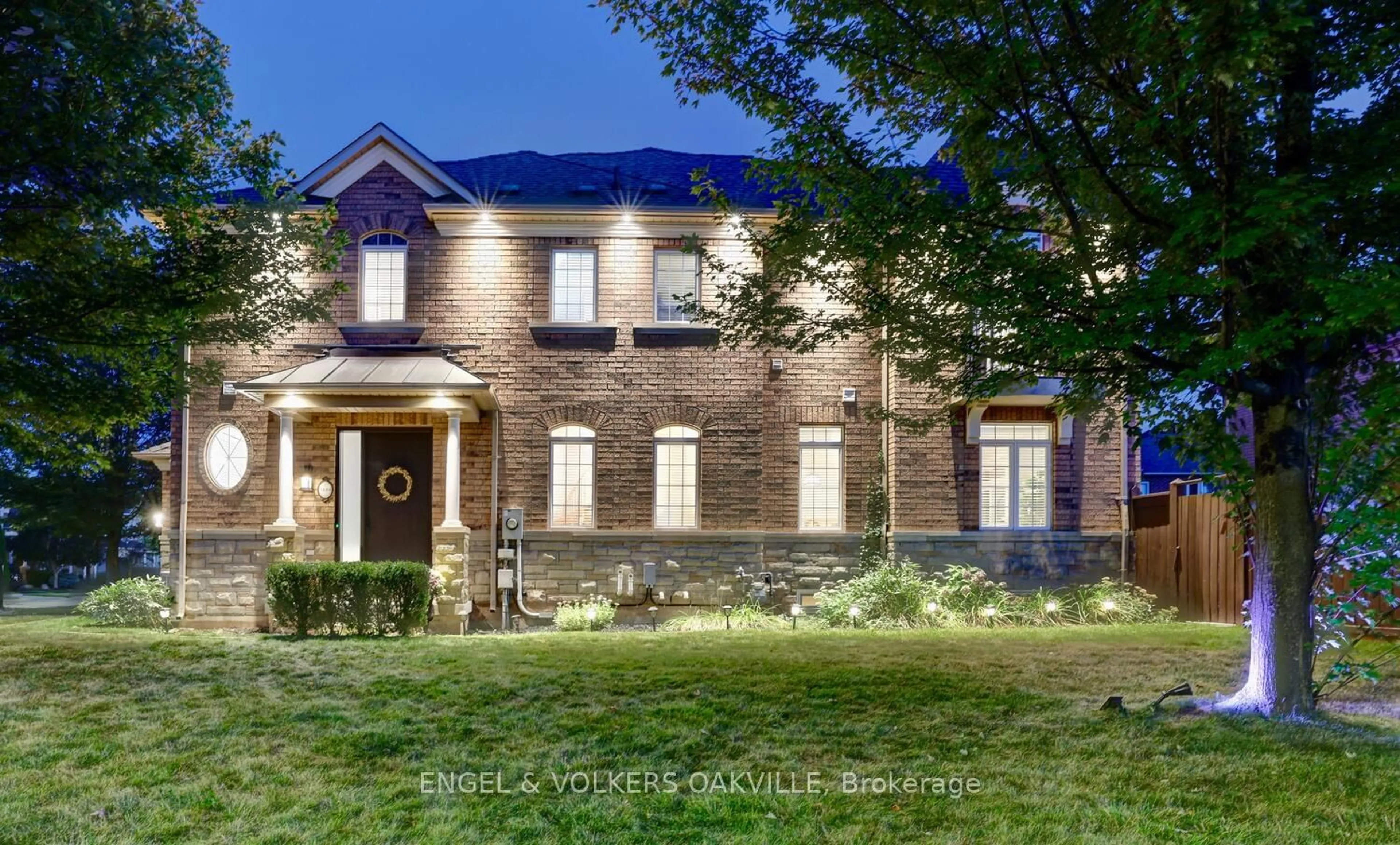 Home with brick exterior material for 3449 Robin Hill Circ, Oakville Ontario L6L 6X3