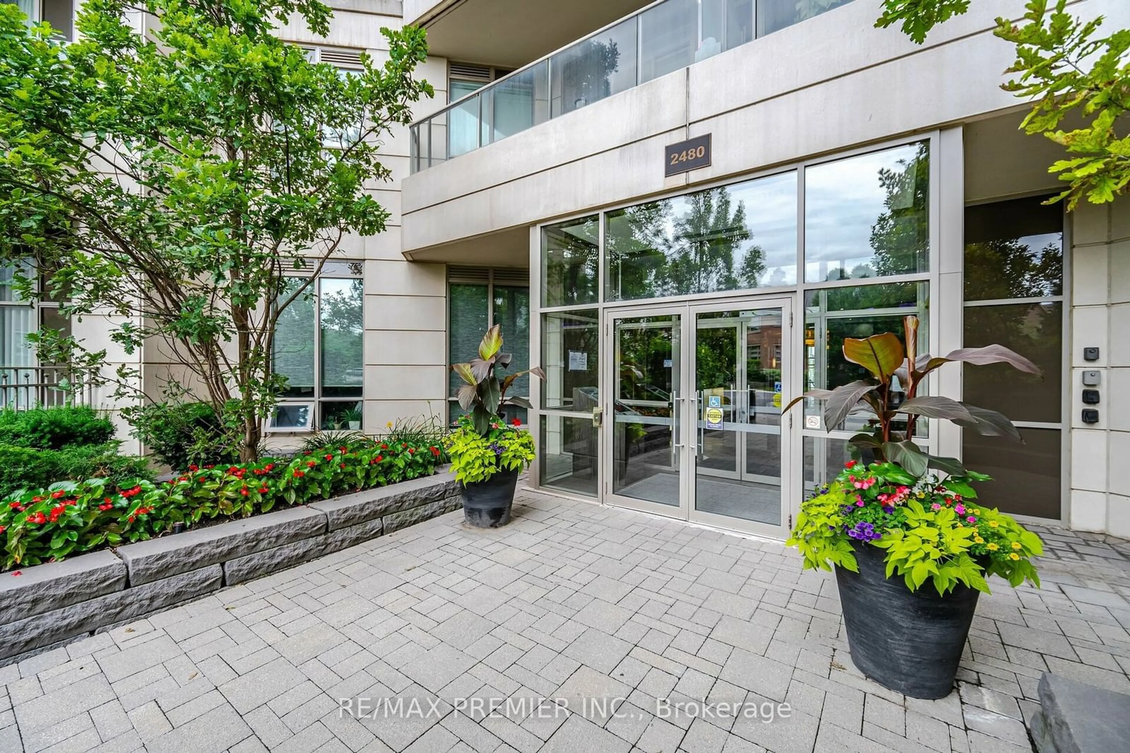 Indoor foyer, cement floor for 2480 Prince Michael Dr #710, Oakville Ontario L6H 0H1