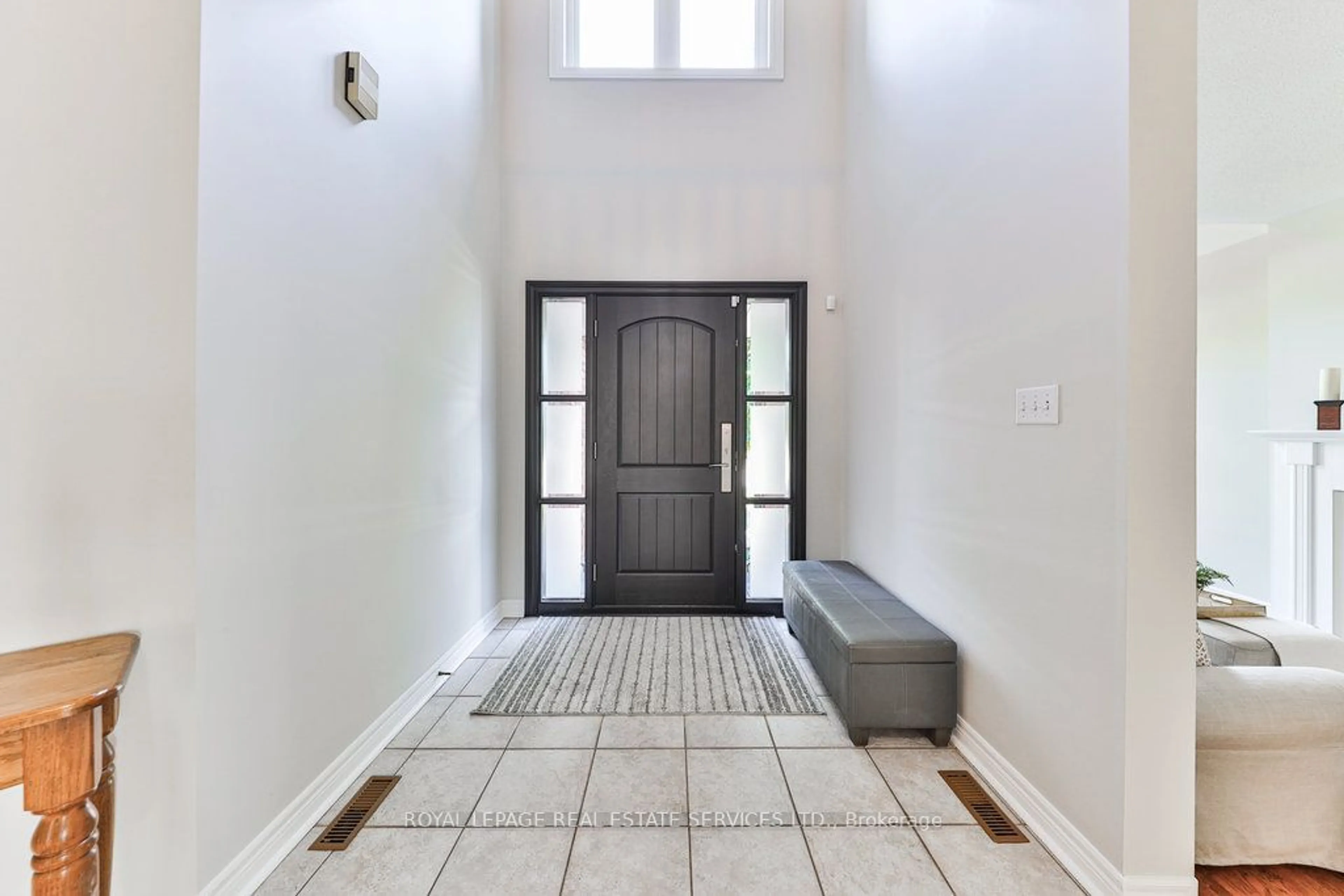 Indoor entryway, ceramic floors for 1688 Glenvista Dr, Oakville Ontario L6H 6K6