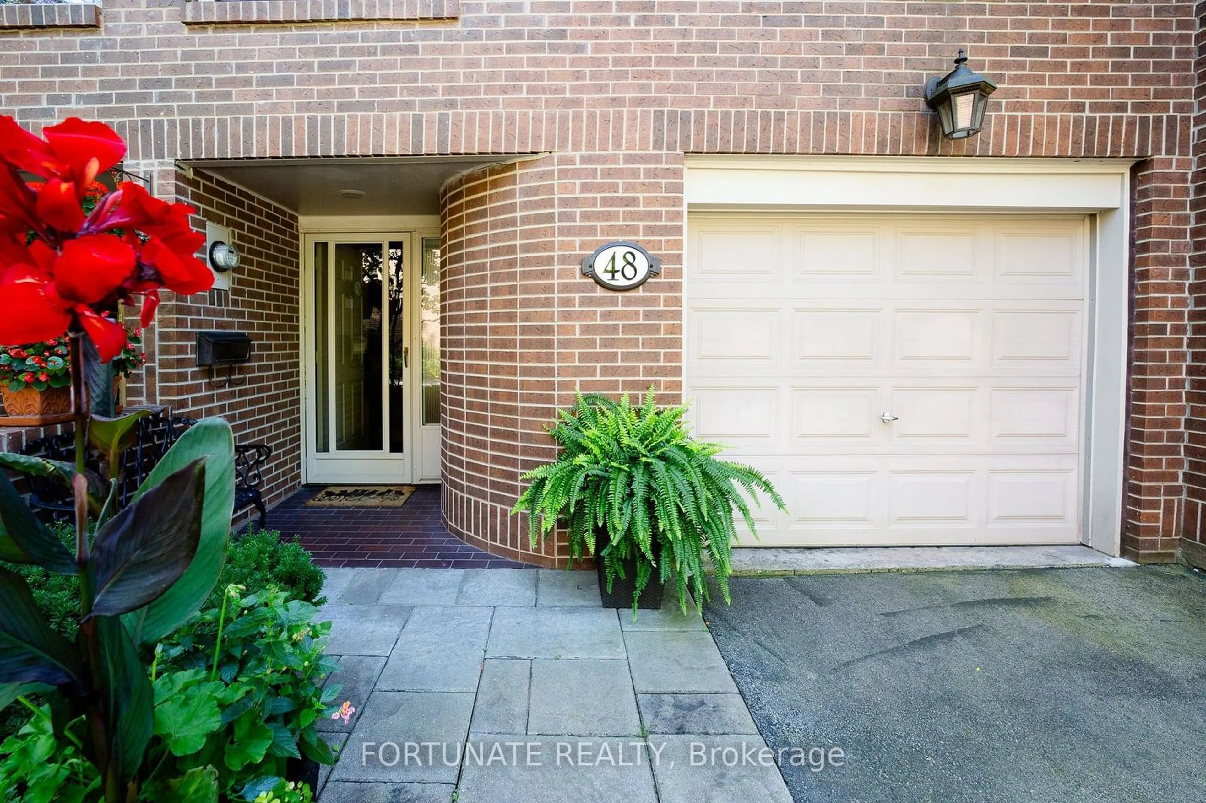 A pic from exterior of the house or condo for 1250 Marlborough Crt #48, Oakville Ontario L6H 2W7