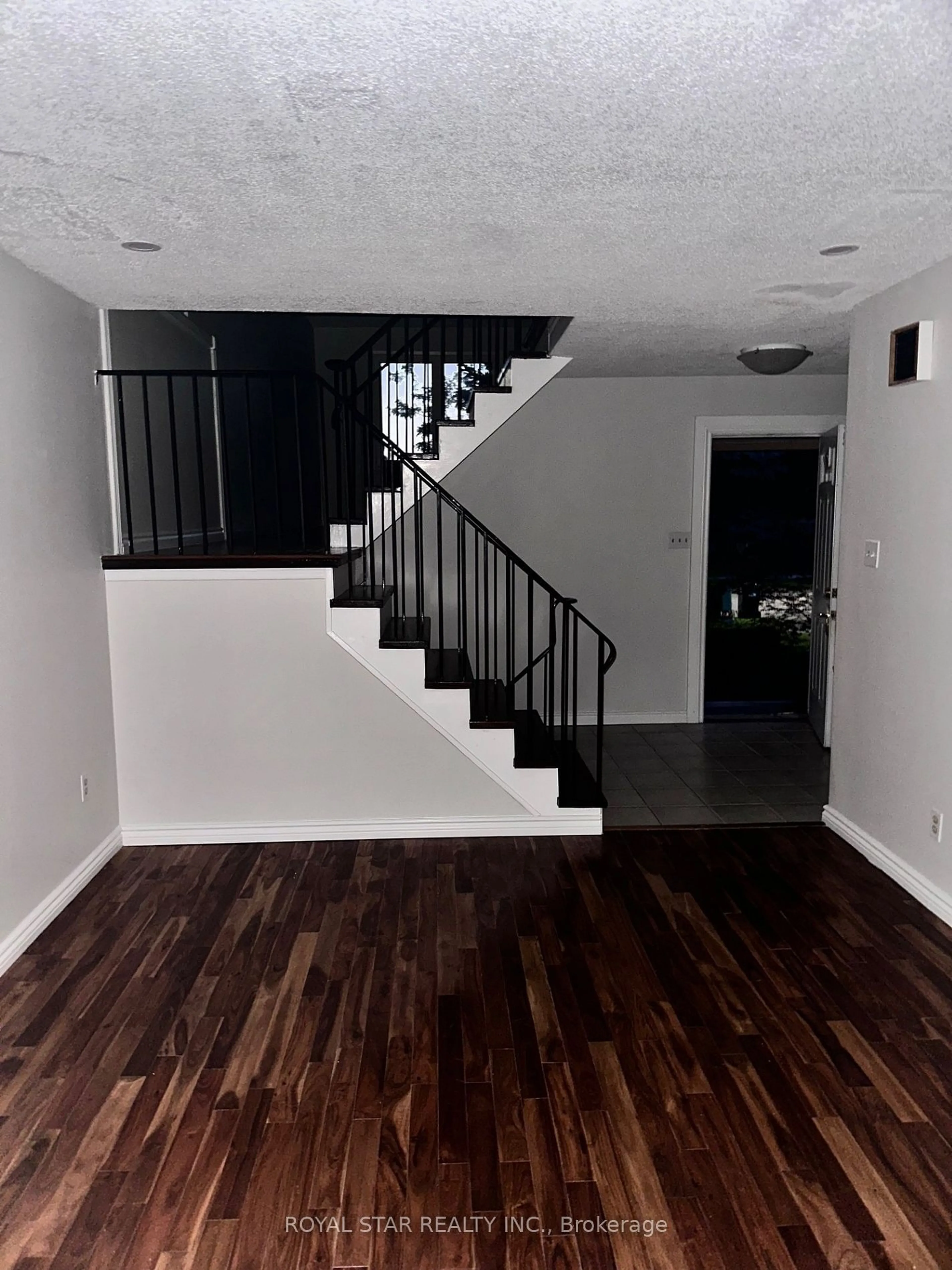 Stairs for 7155 Corrine Cres, Mississauga Ontario L5N 4S4