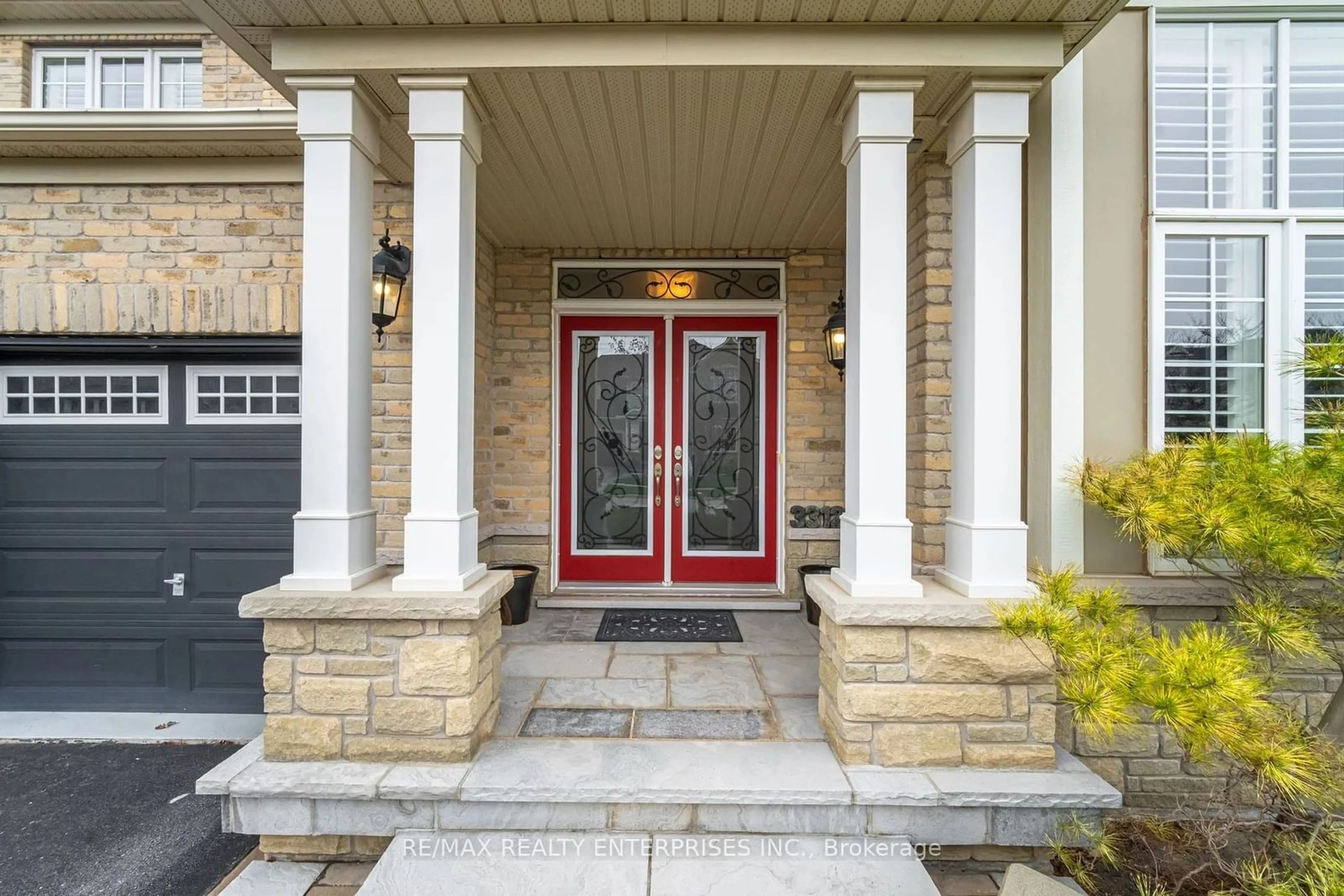 Indoor entryway, wood floors for 3312 Liptay Ave, Oakville Ontario L6M 0N1