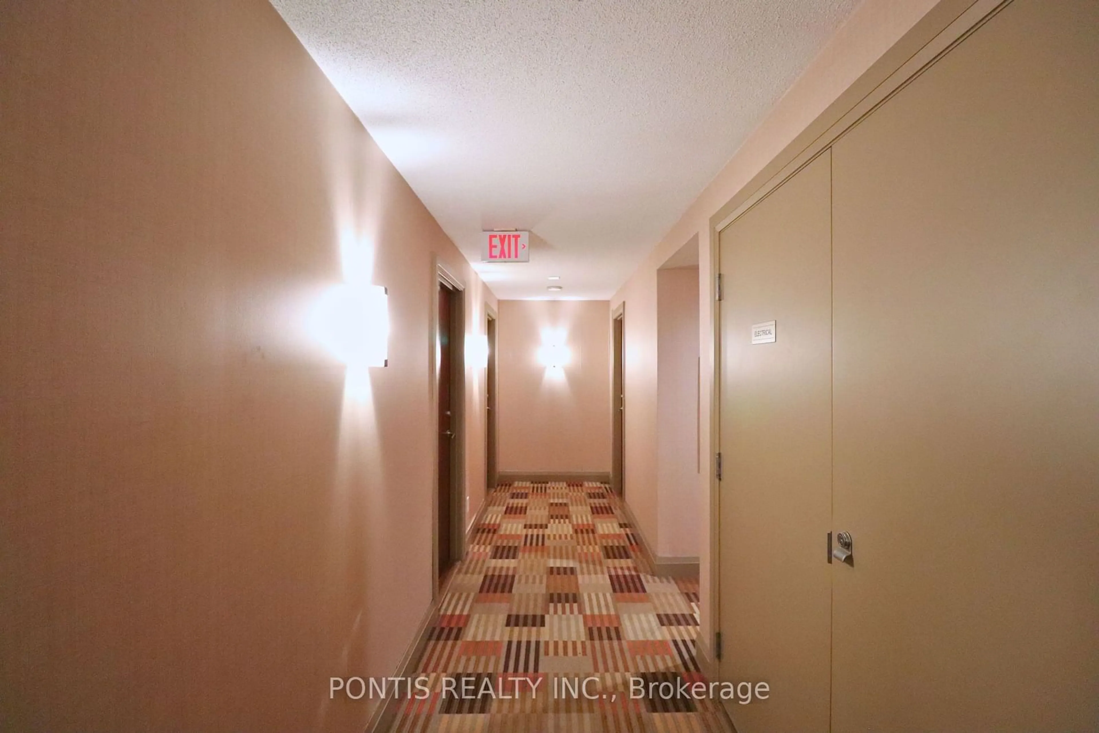 Indoor foyer for 4090 Living Arts Dr #1504, Mississauga Ontario L5B 4M8