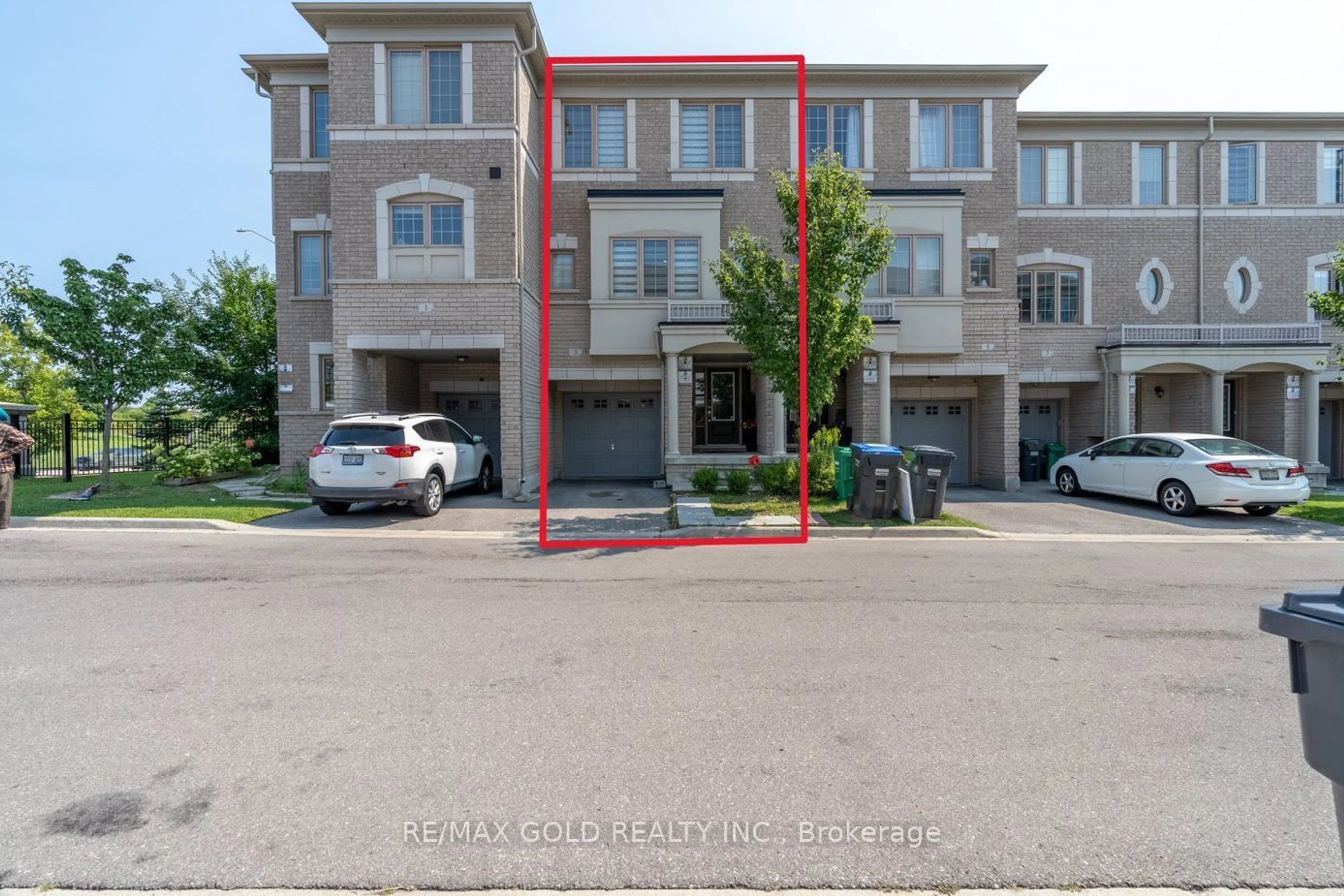 A pic from exterior of the house or condo, the street view for 3 Abercove Clse, Brampton Ontario L6Y 6E6