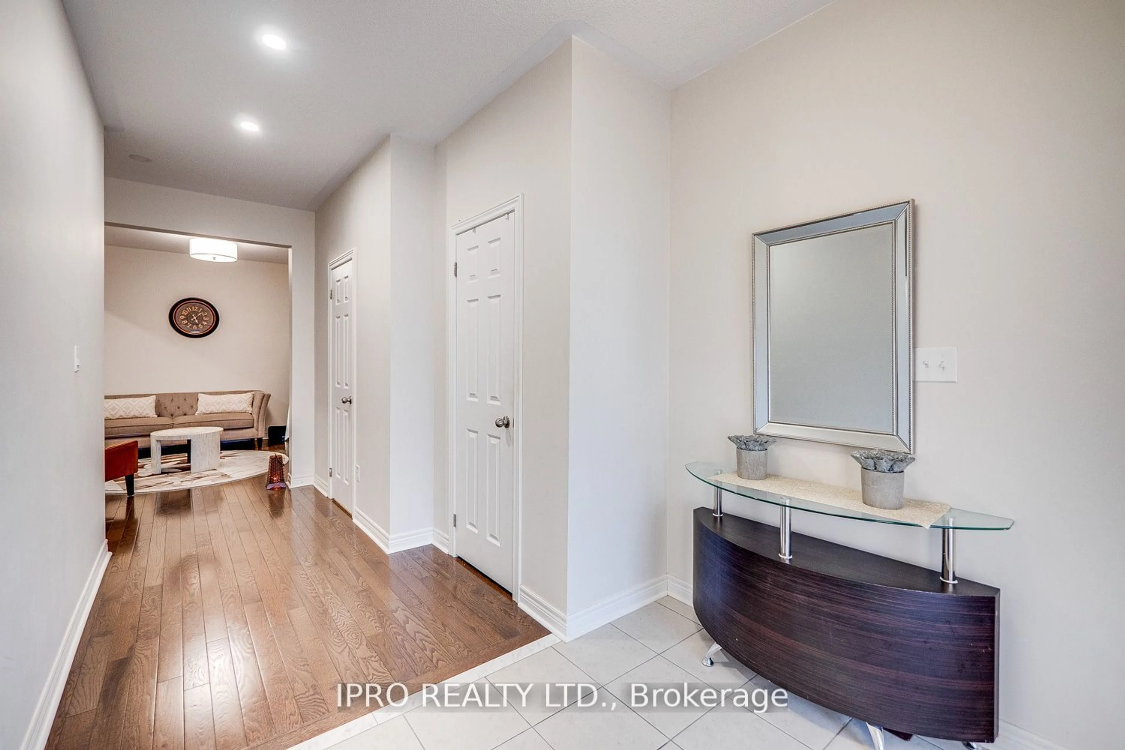 Indoor entryway, wood floors for 633 Mockridge Terr, Milton Ontario L9T 8W1