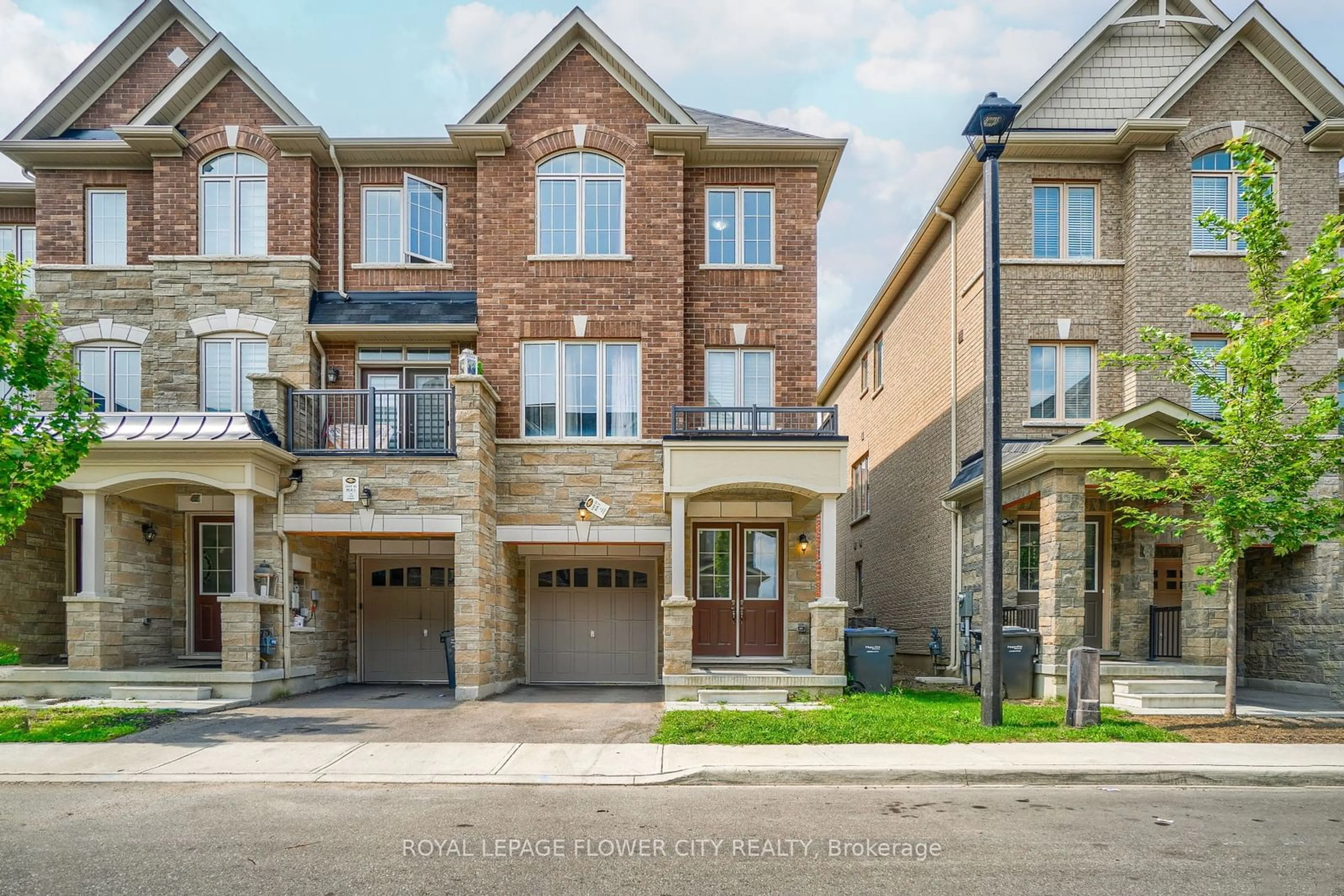 A pic from exterior of the house or condo for 14 Faye St, Brampton Ontario L6P 4M9