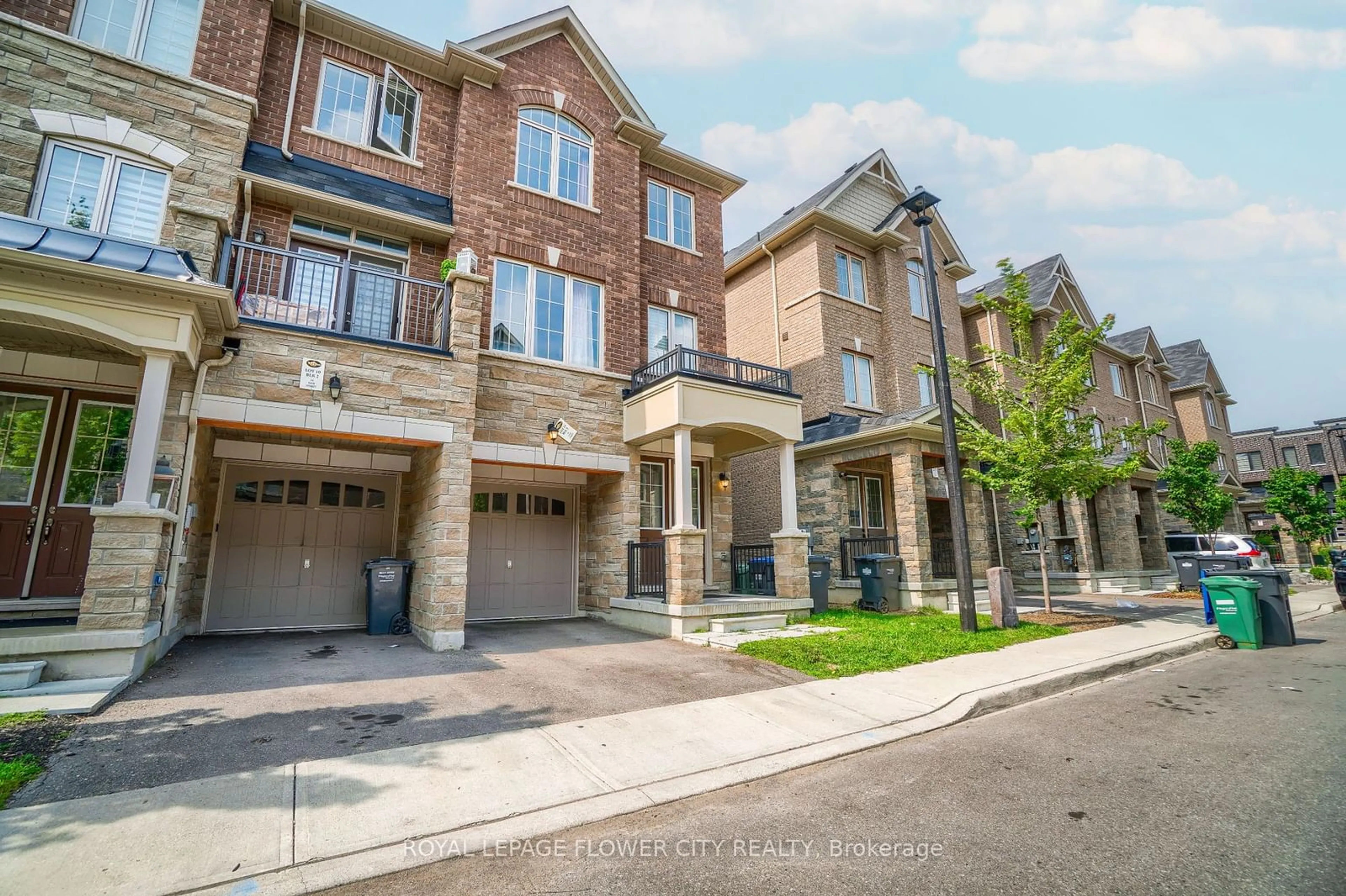 A pic from exterior of the house or condo for 14 Faye St, Brampton Ontario L6P 4M9