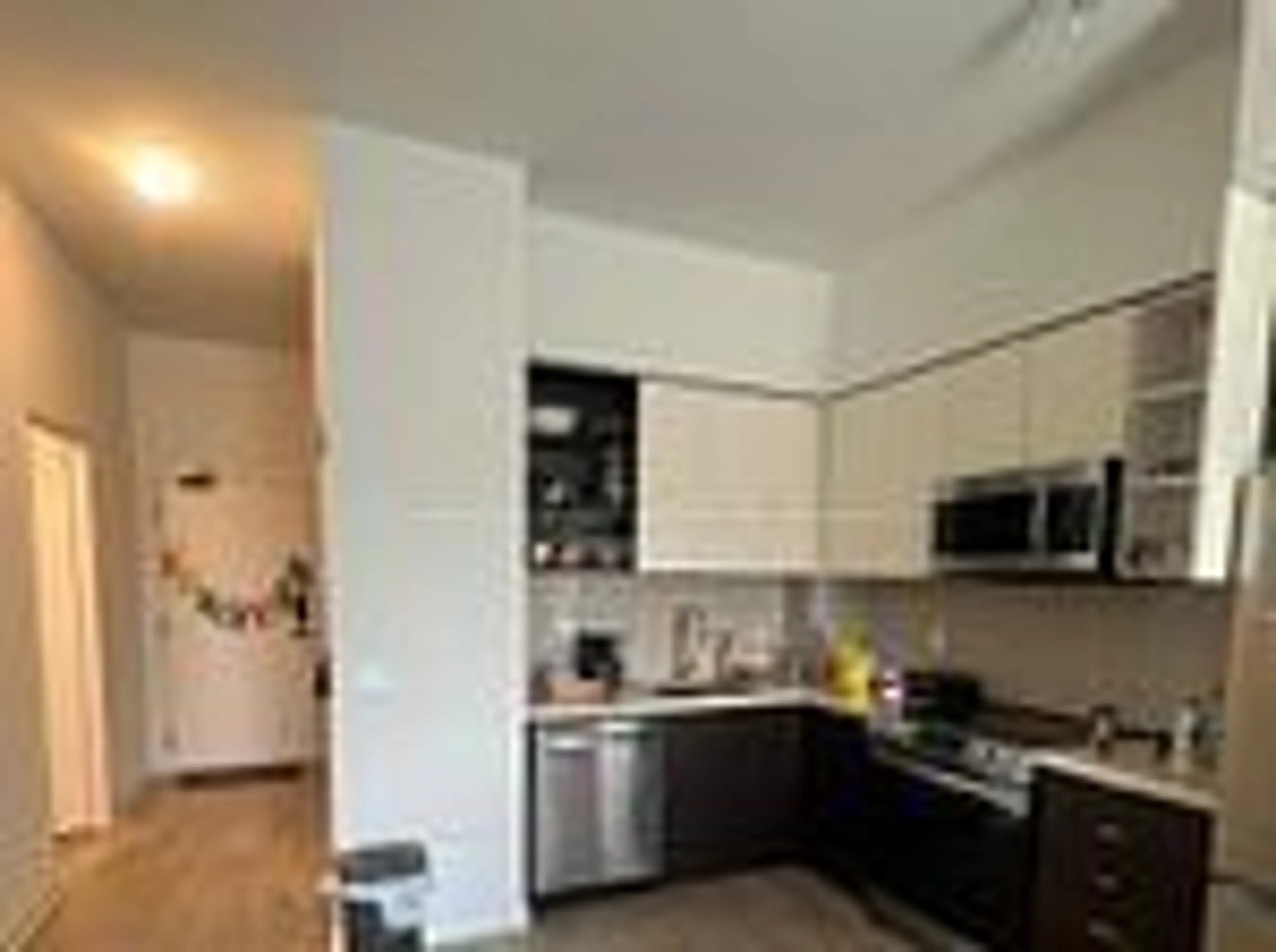 Standard kitchen for 4655 Metcalfe Ave #206, Mississauga Ontario L5M 4N7