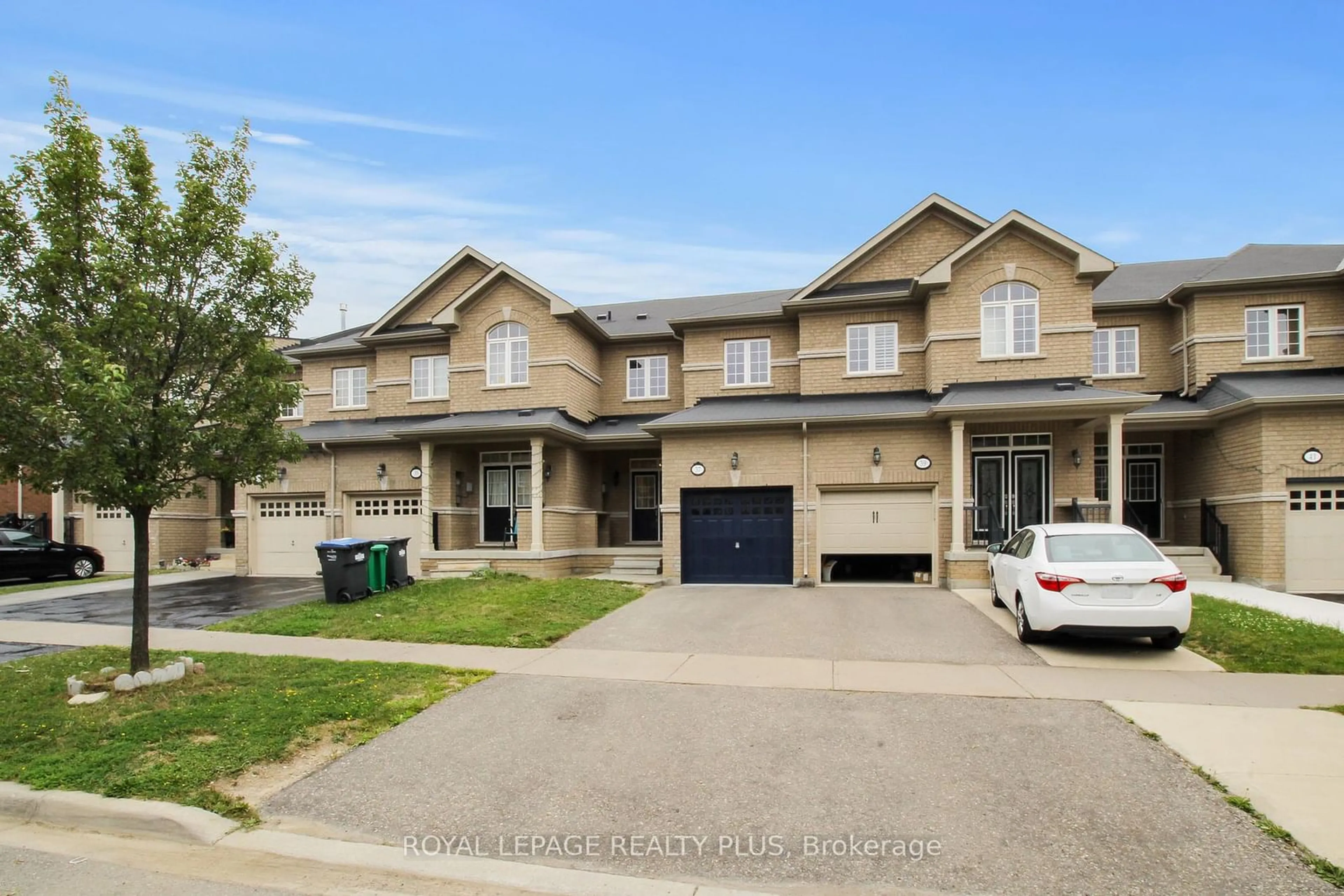 Frontside or backside of a home for 37 Teal Crescent Circ, Brampton Ontario L4N 8W1