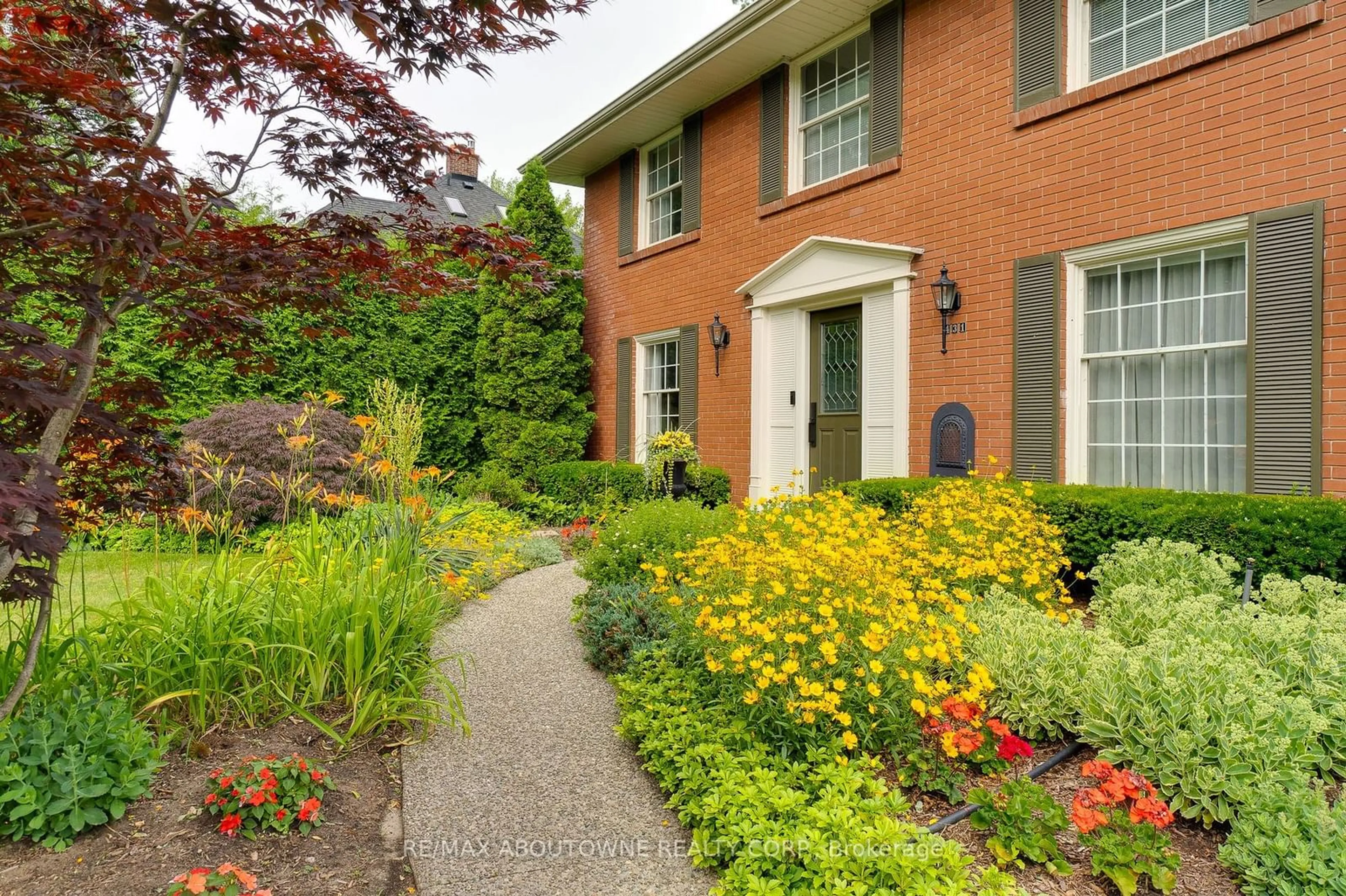 Home with brick exterior material for 431 Pomona Ave, Burlington Ontario L7N 1T6