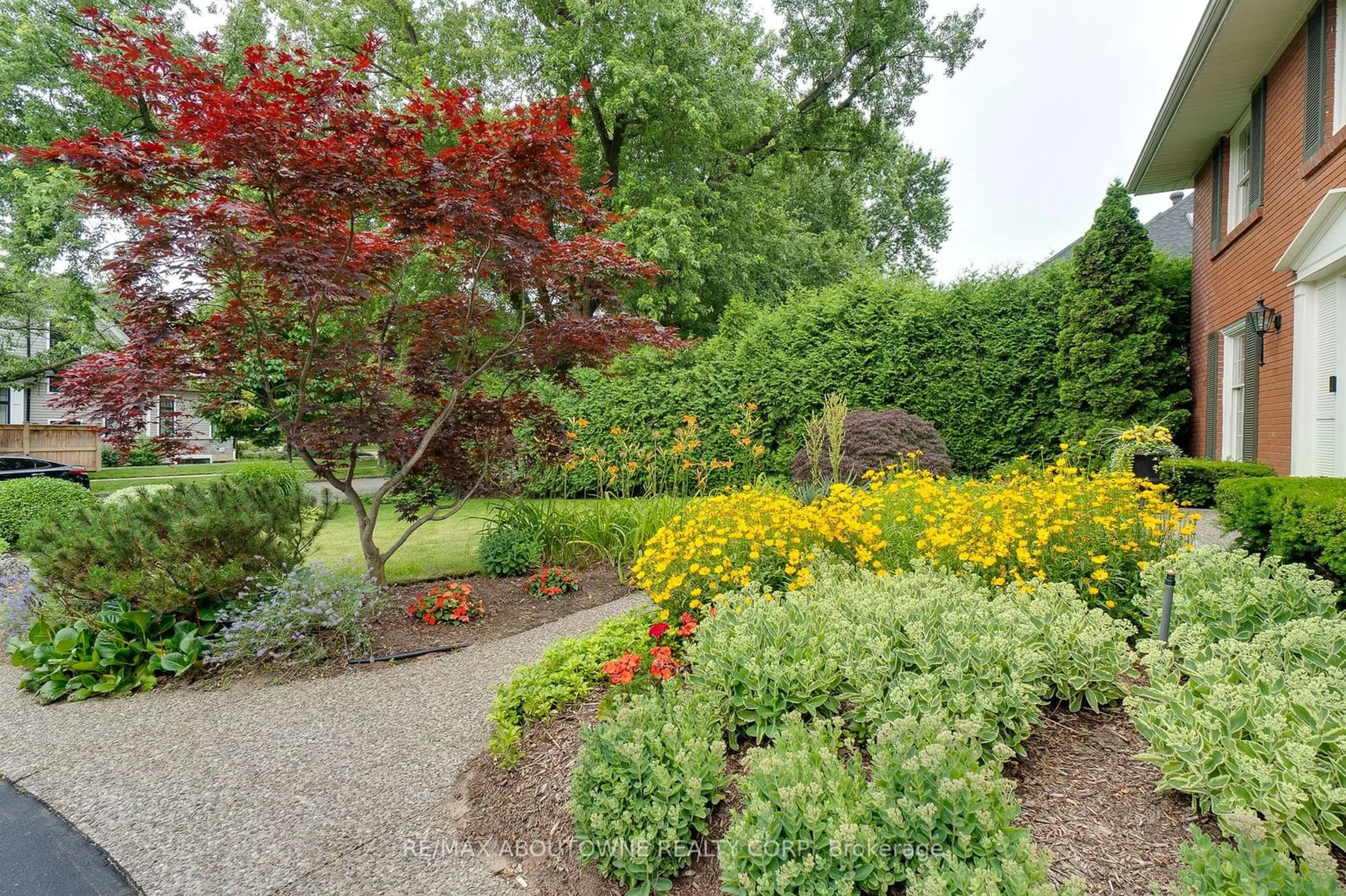 Patio, the fenced backyard for 431 Pomona Ave, Burlington Ontario L7N 1T6