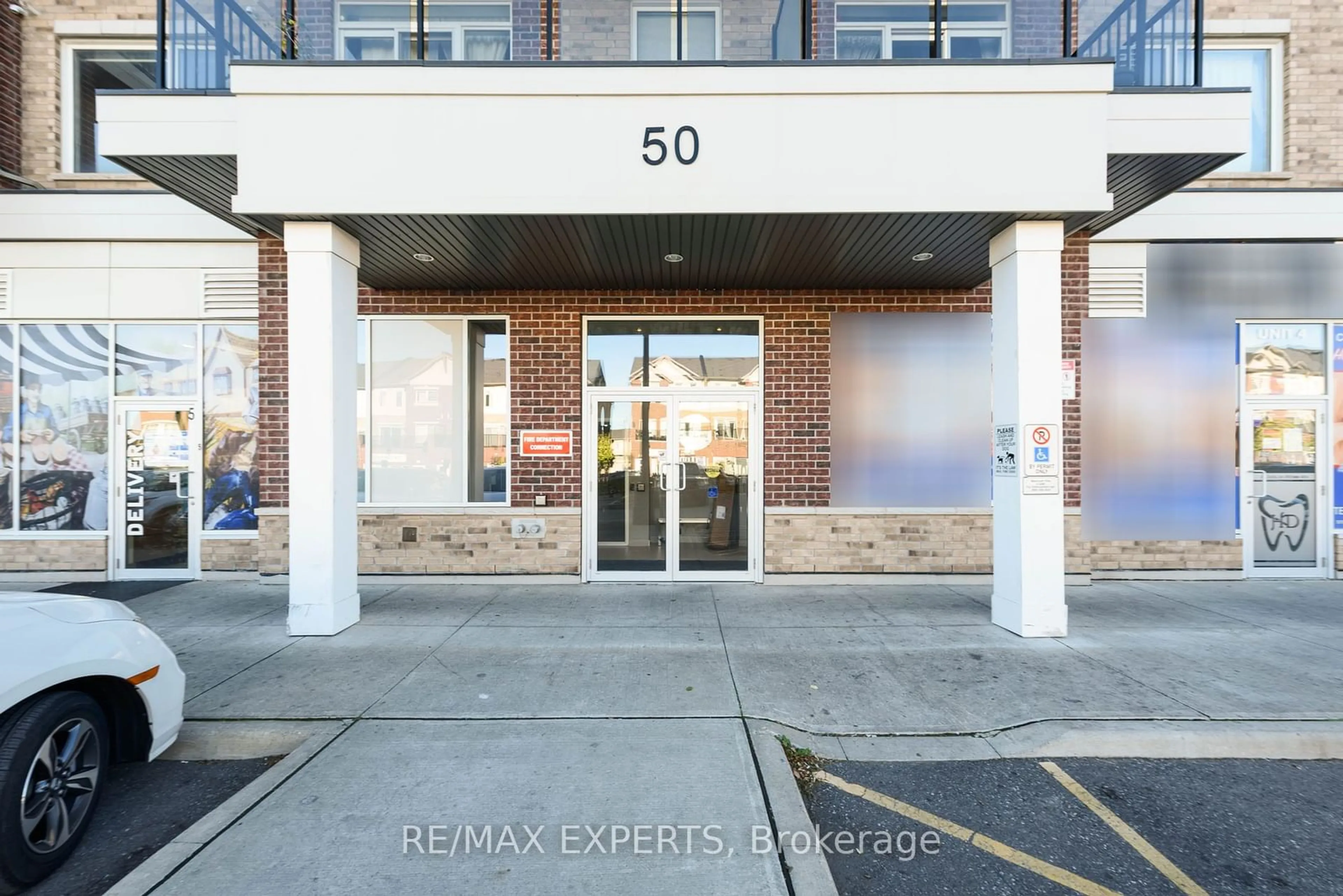 Indoor foyer for 50 Sky Harbour Dr #203, Brampton Ontario L6Y 6B8