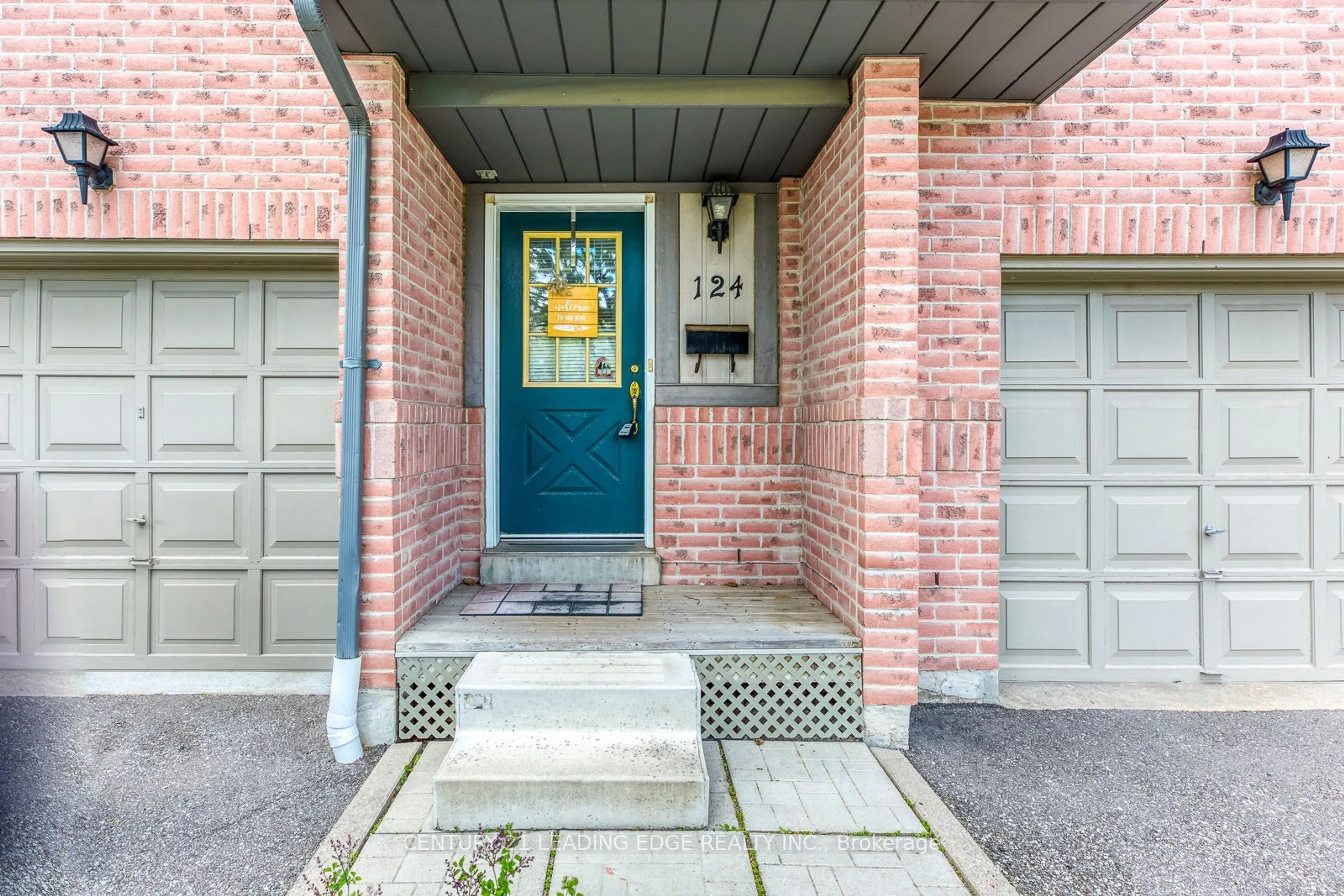 Home with brick exterior material for 2945 Thomas St #124, Mississauga Ontario L5M 6C1