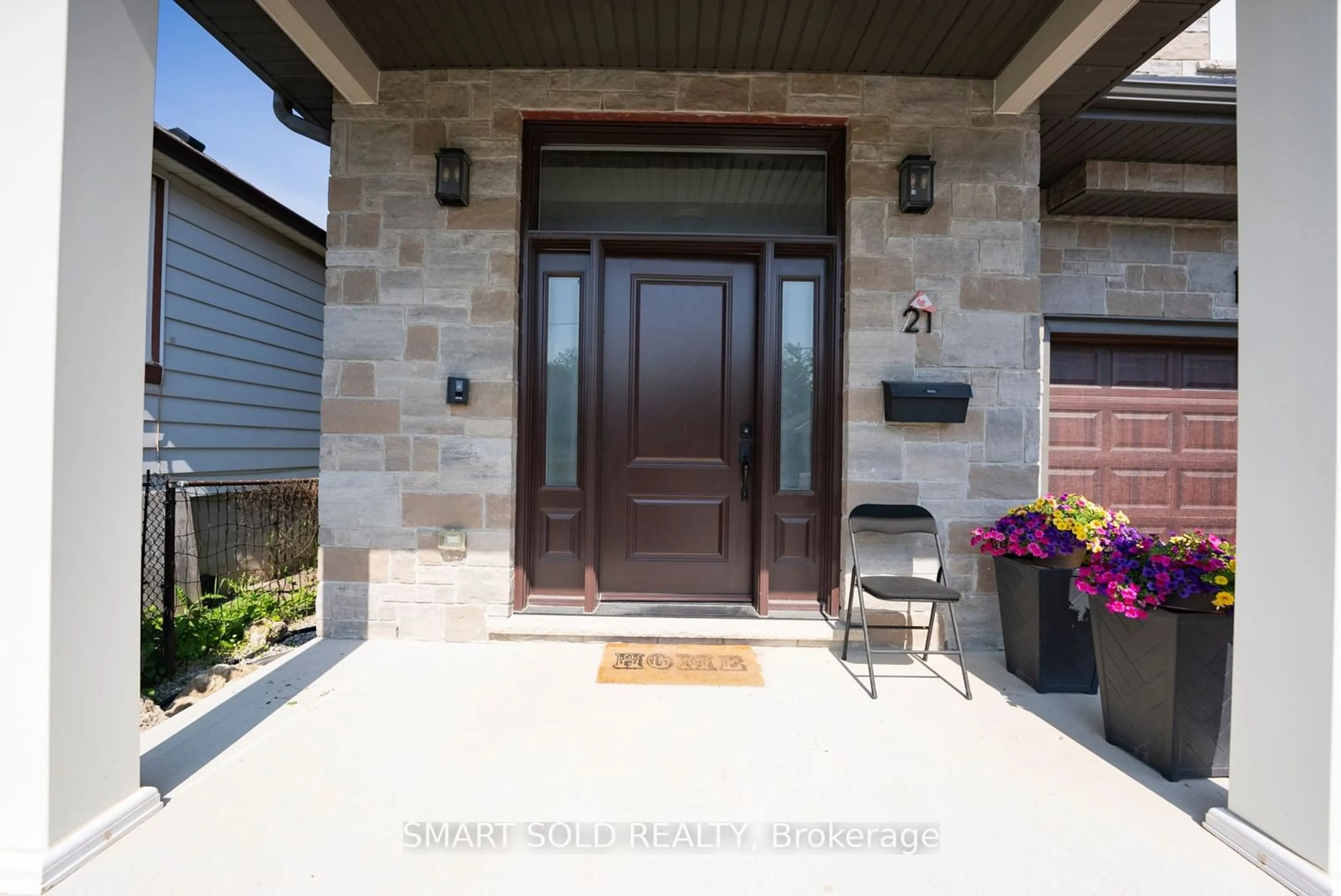 Indoor entryway, wood floors for 21 Harold St, Toronto Ontario M8Z 3R4