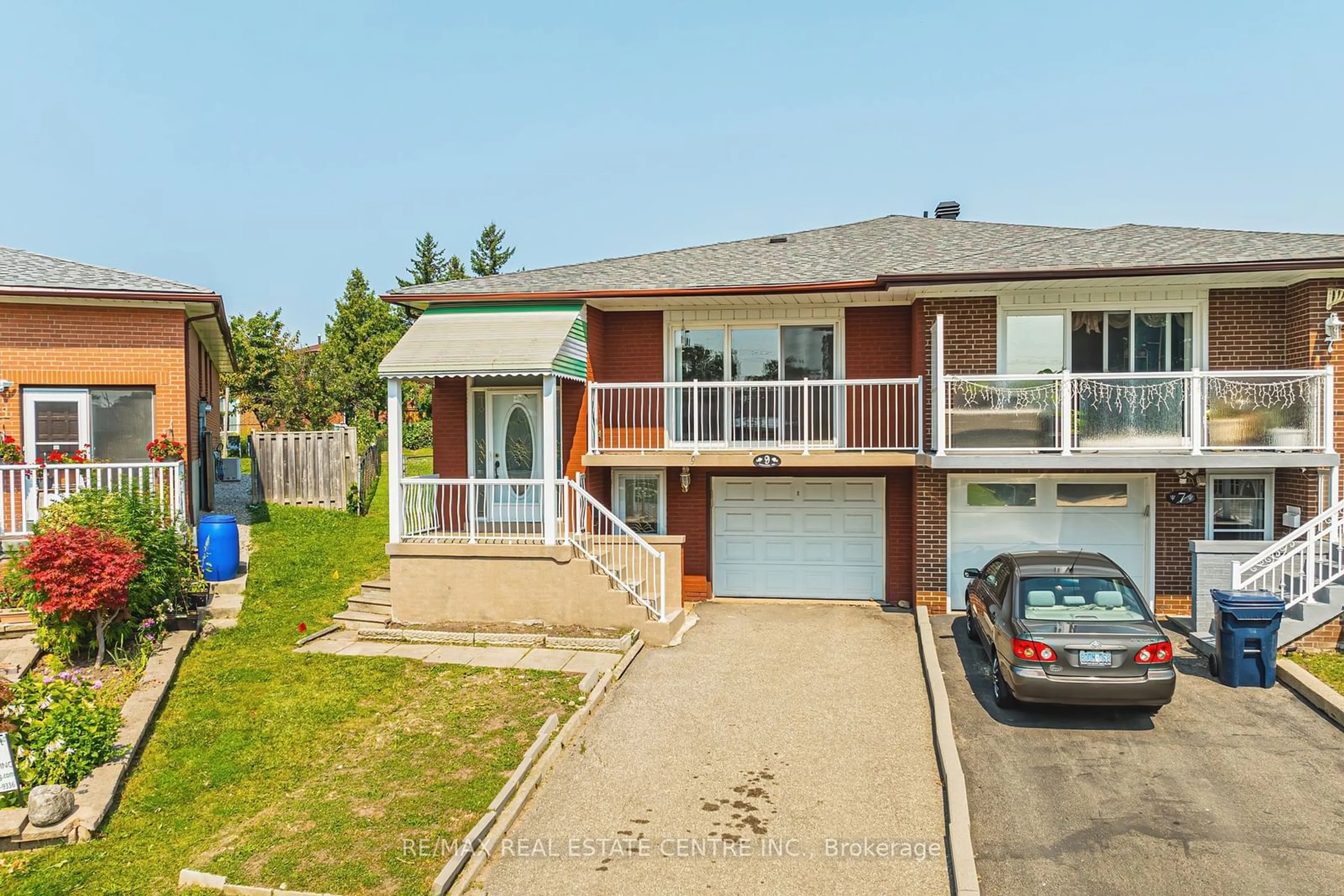 A pic from exterior of the house or condo, the street view for 9 TAMARISK Dr, Toronto Ontario M9V 1S2