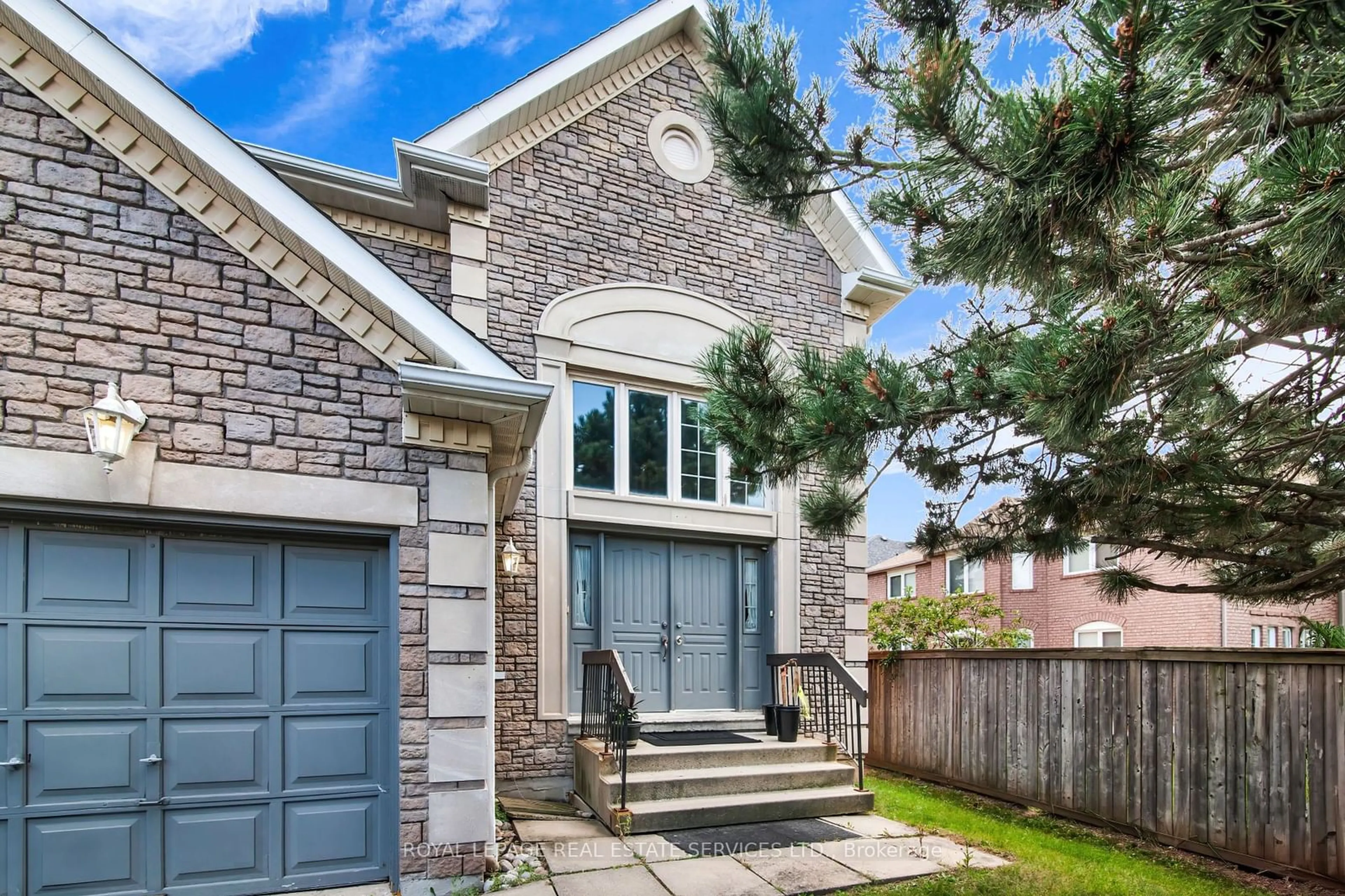 Home with brick exterior material for 5960 Bell Harbour Dr, Mississauga Ontario L5M 5K5