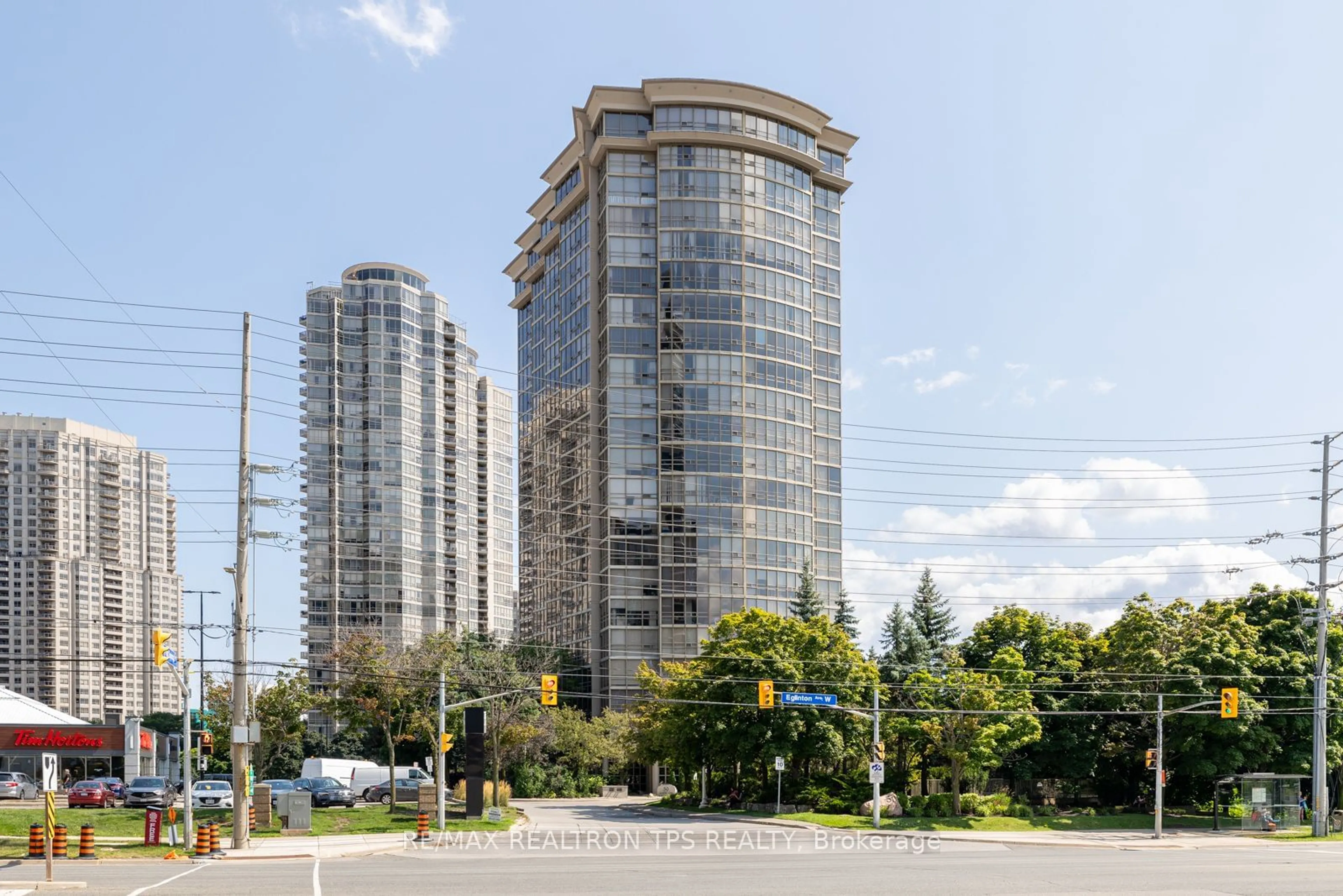 Outside view for 50 Eglinton Ave #1707, Mississauga Ontario L5R 3P5