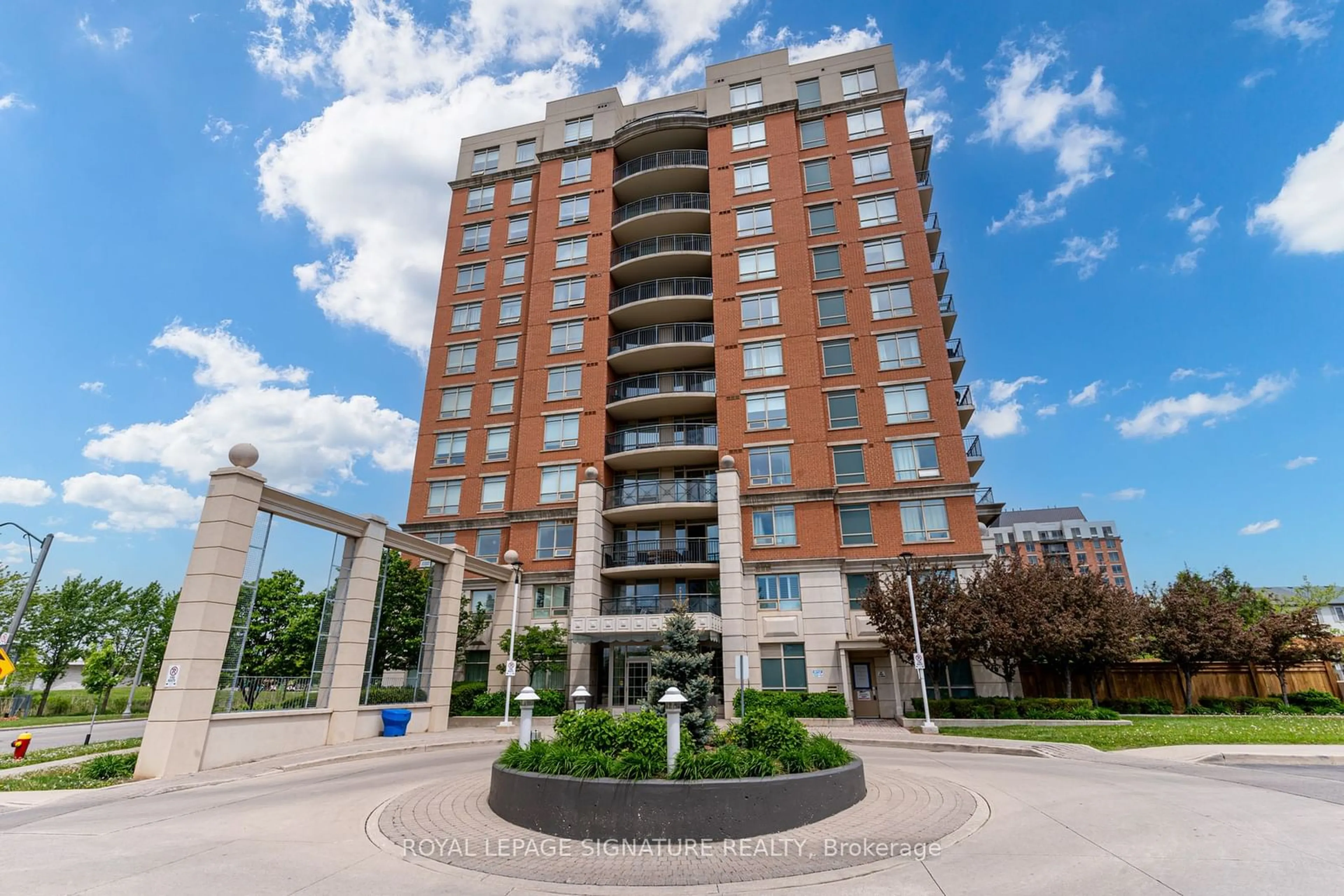 A pic from exterior of the house or condo, the front or back of building for 2365 Central Park Dr #911, Oakville Ontario L6H 0C7