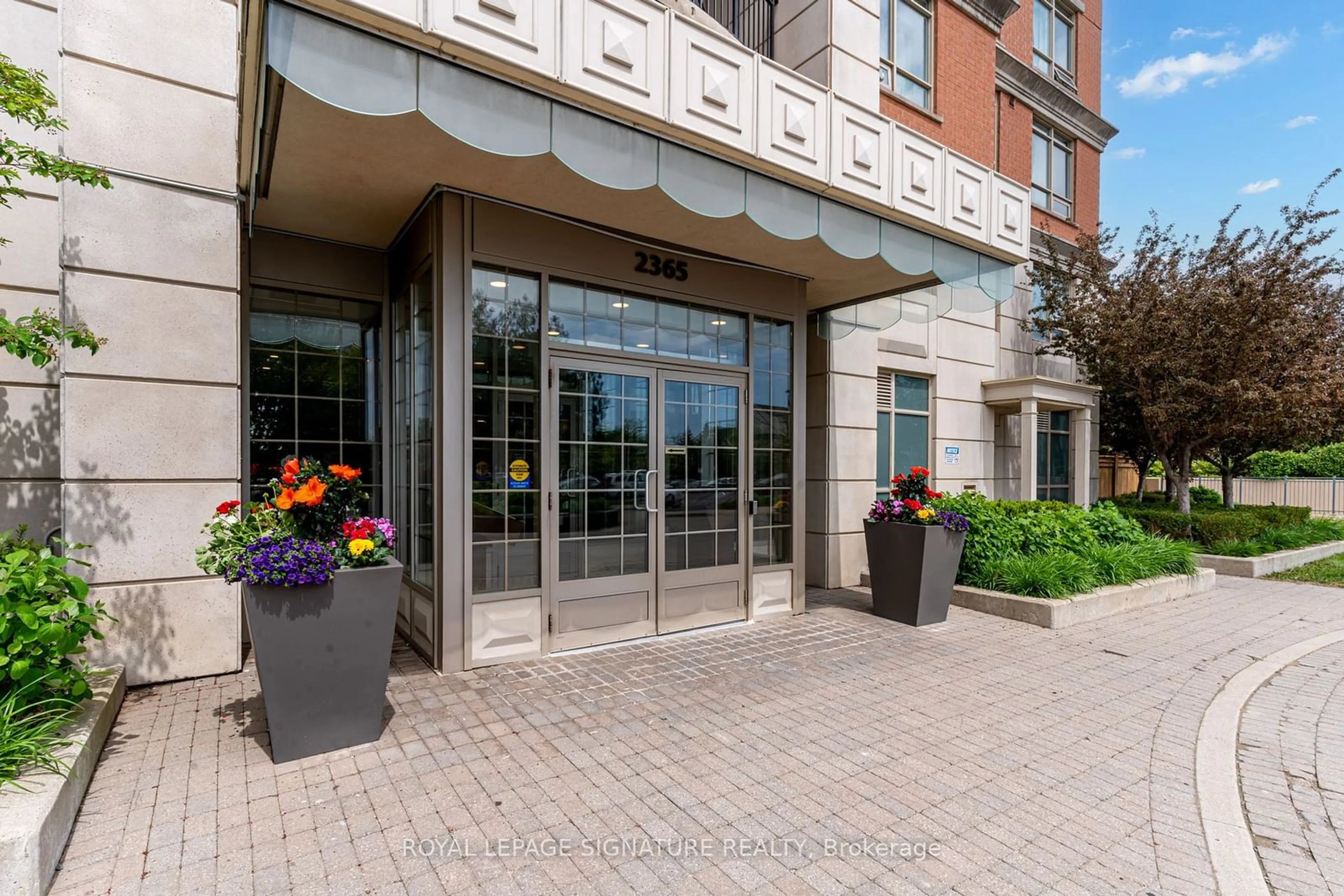 Patio, the front or back of building for 2365 Central Park Dr #911, Oakville Ontario L6H 0C7