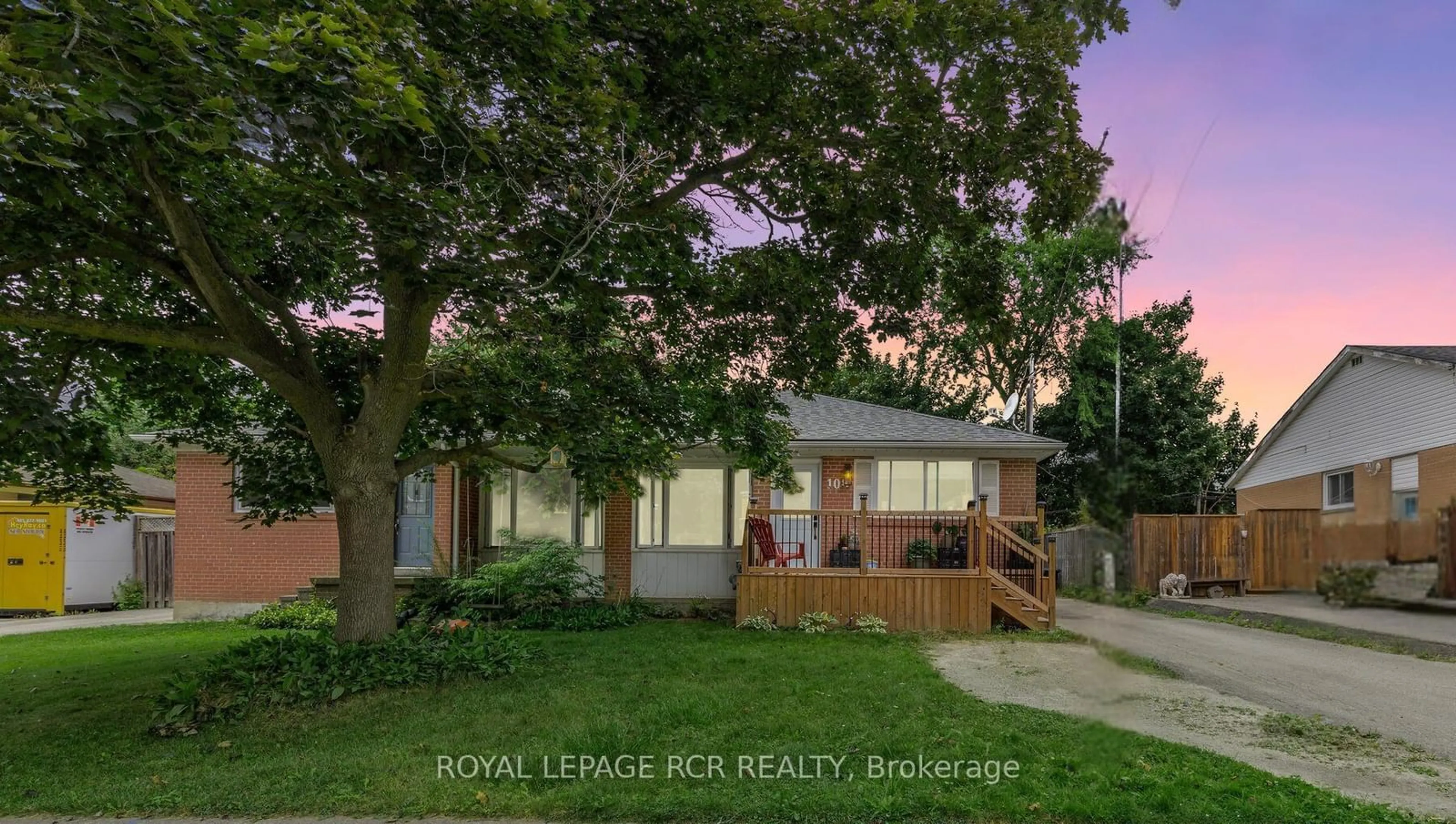 A pic from exterior of the house or condo, the street view for 108 Mcintyre Cres, Halton Hills Ontario L7G 1N6