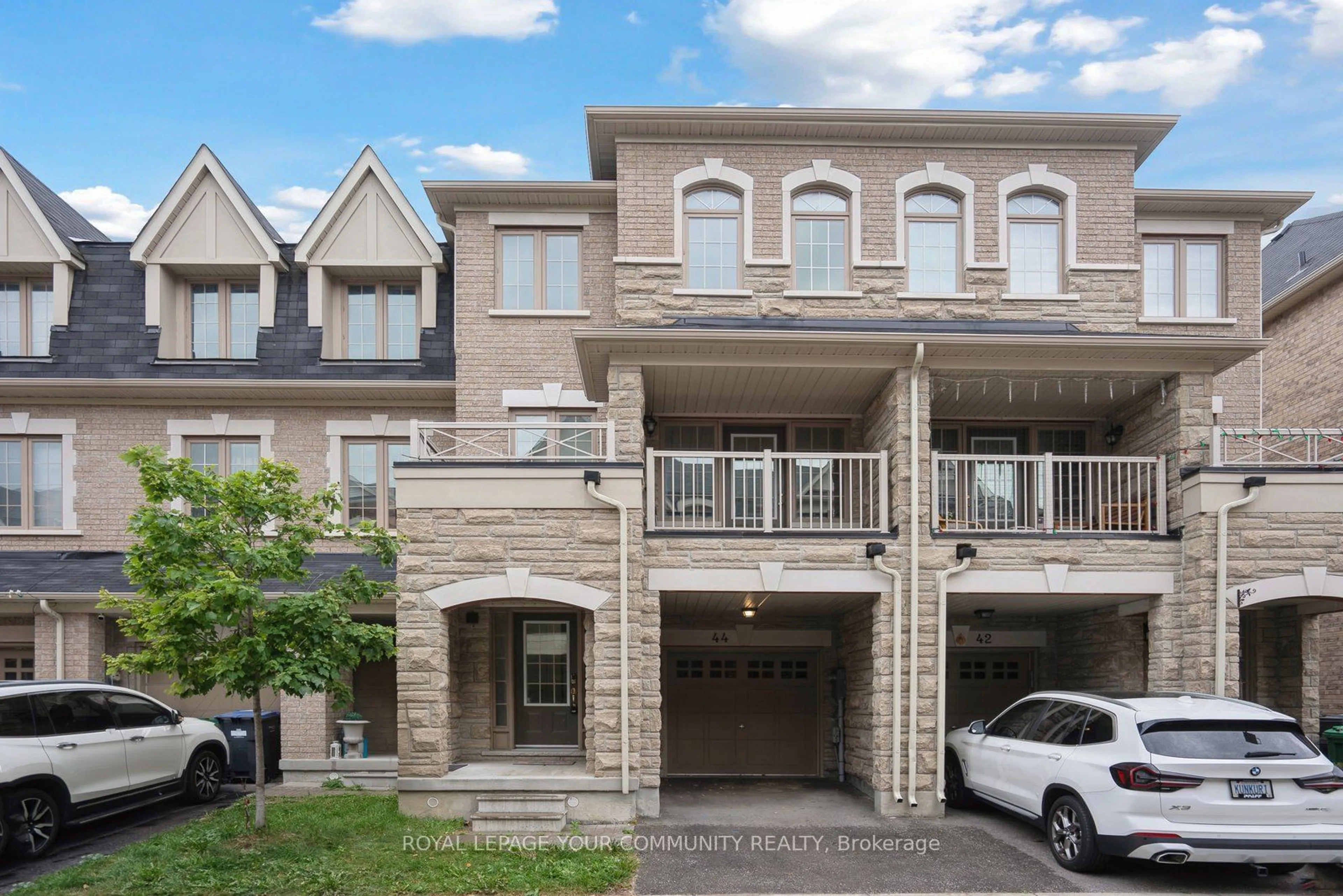 A pic from exterior of the house or condo for 44 Miami Grve, Brampton Ontario L6Z 0H7