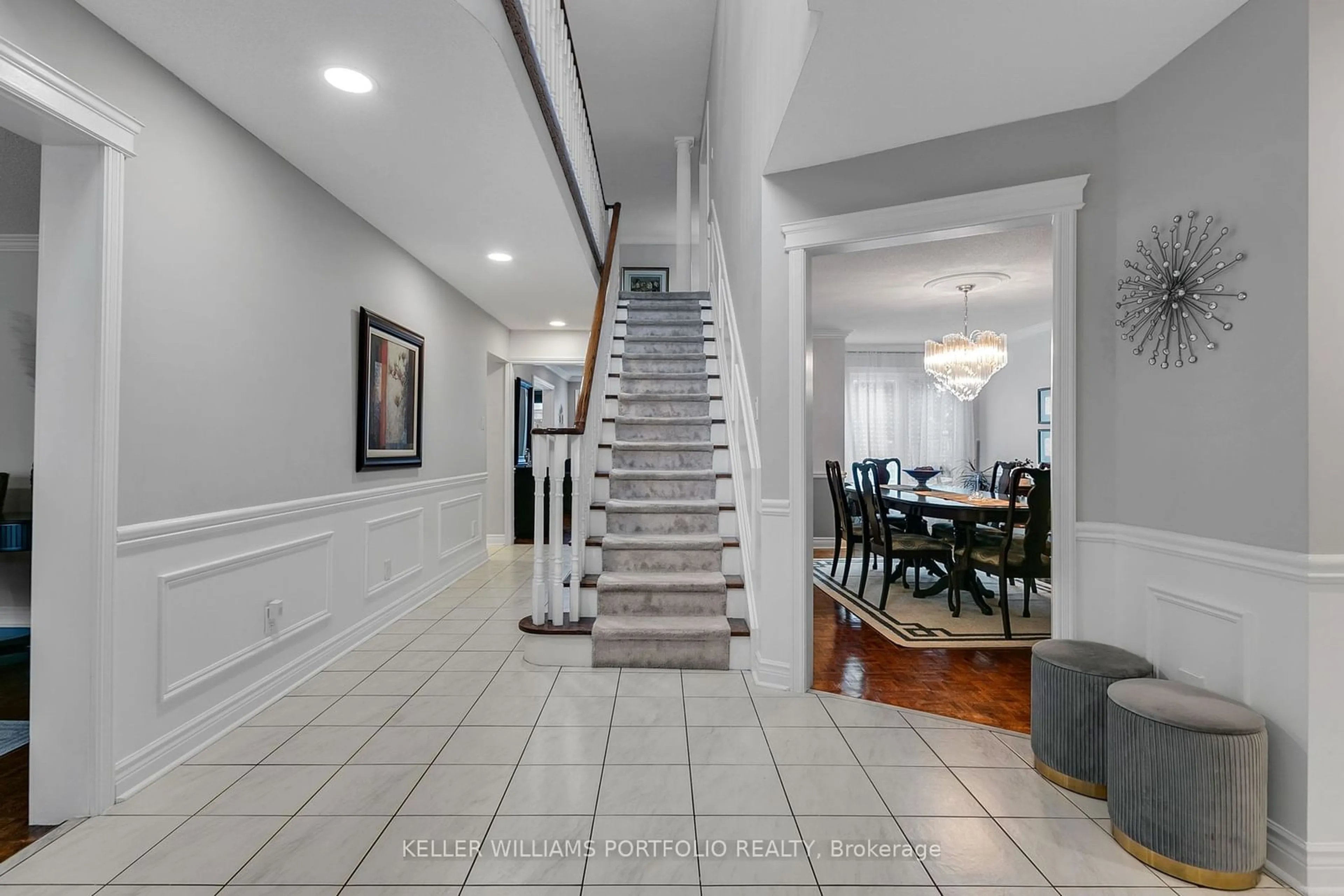 Indoor foyer, wood floors for 5216 Champlain Tr, Mississauga Ontario L5R 3B1