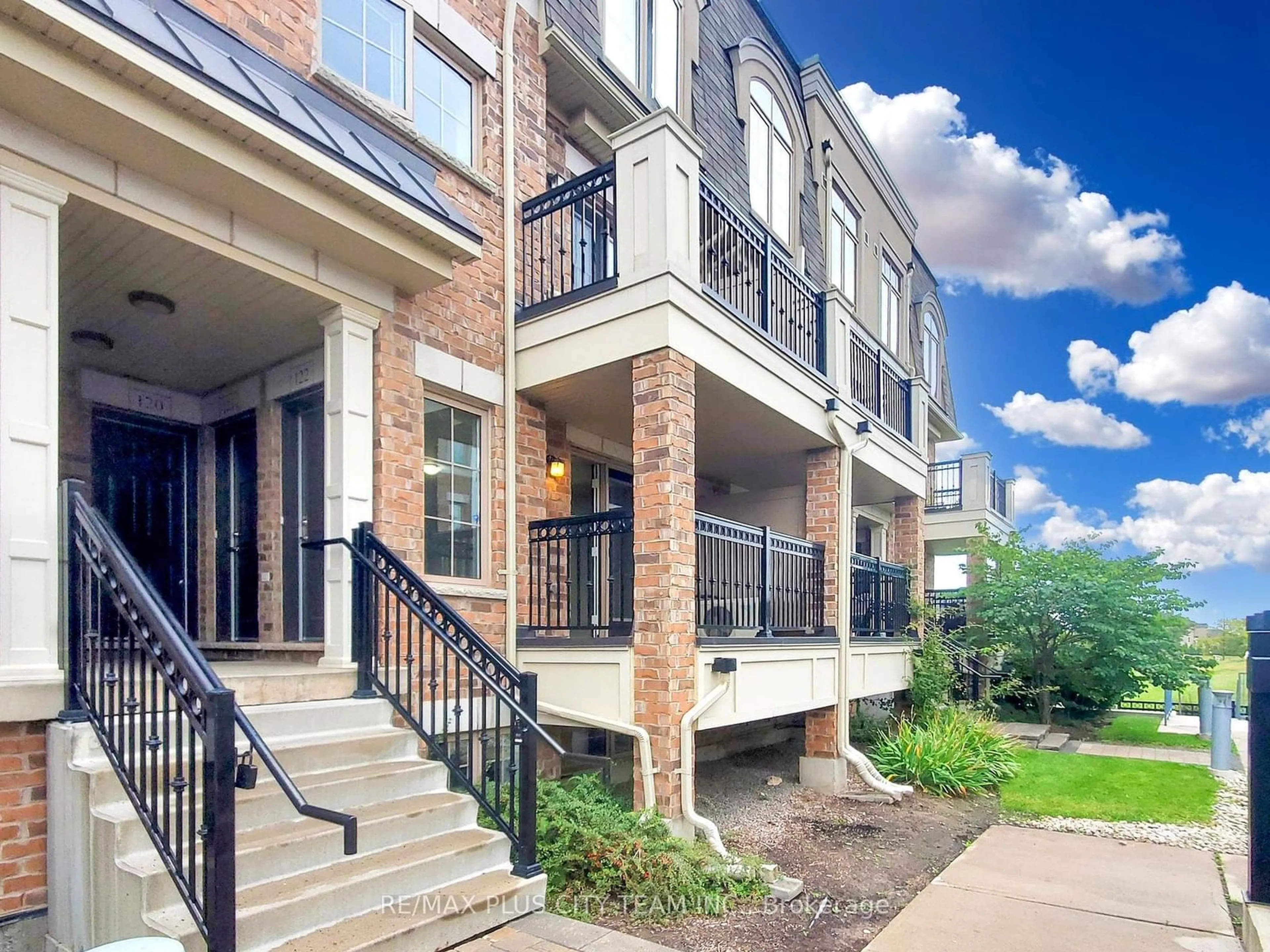 A pic from exterior of the house or condo for 2441 Greenwich Dr #122, Oakville Ontario L6M 0S3