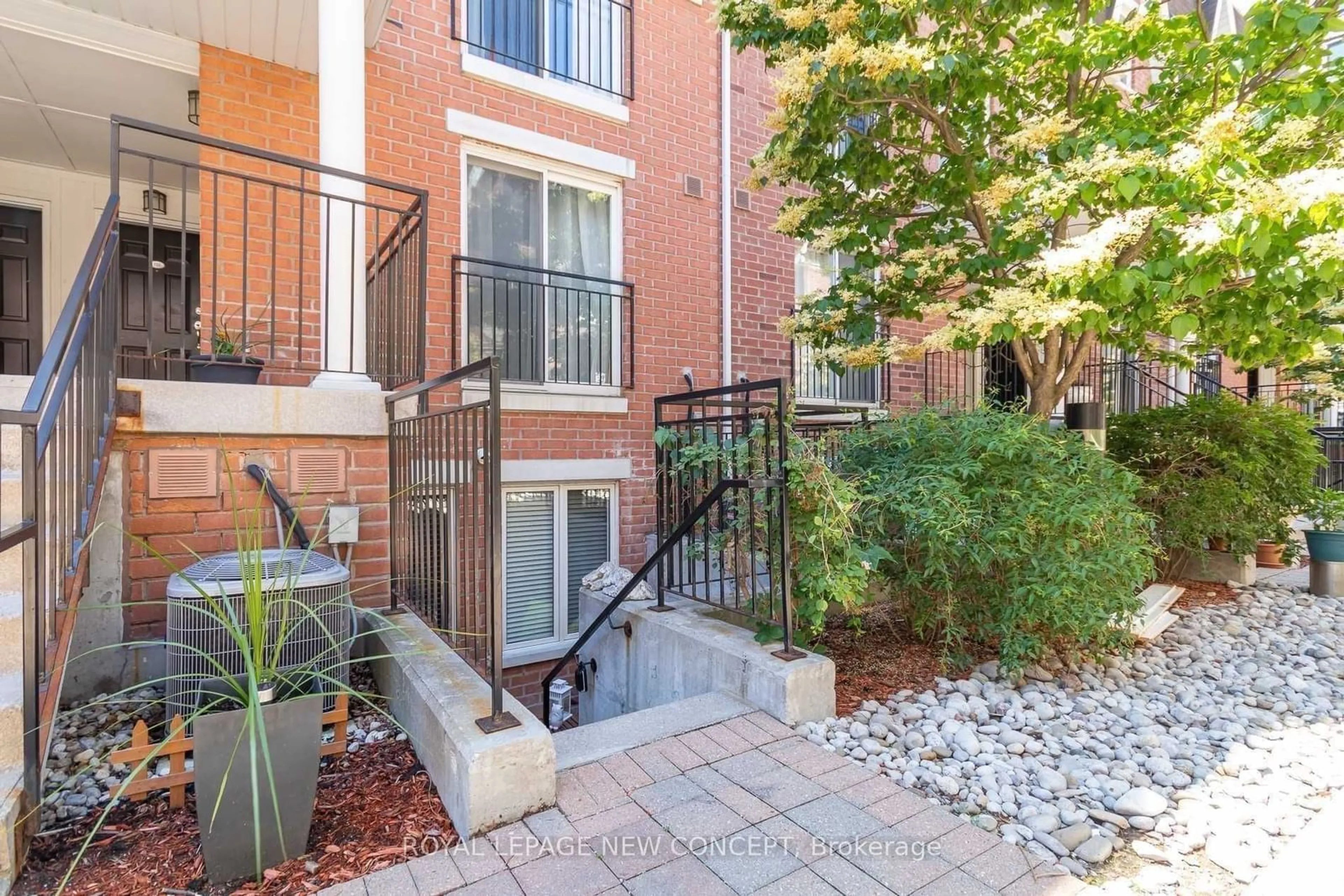 A pic from exterior of the house or condo for 10 Laidlaw St #Th725, Toronto Ontario M6K 1X2