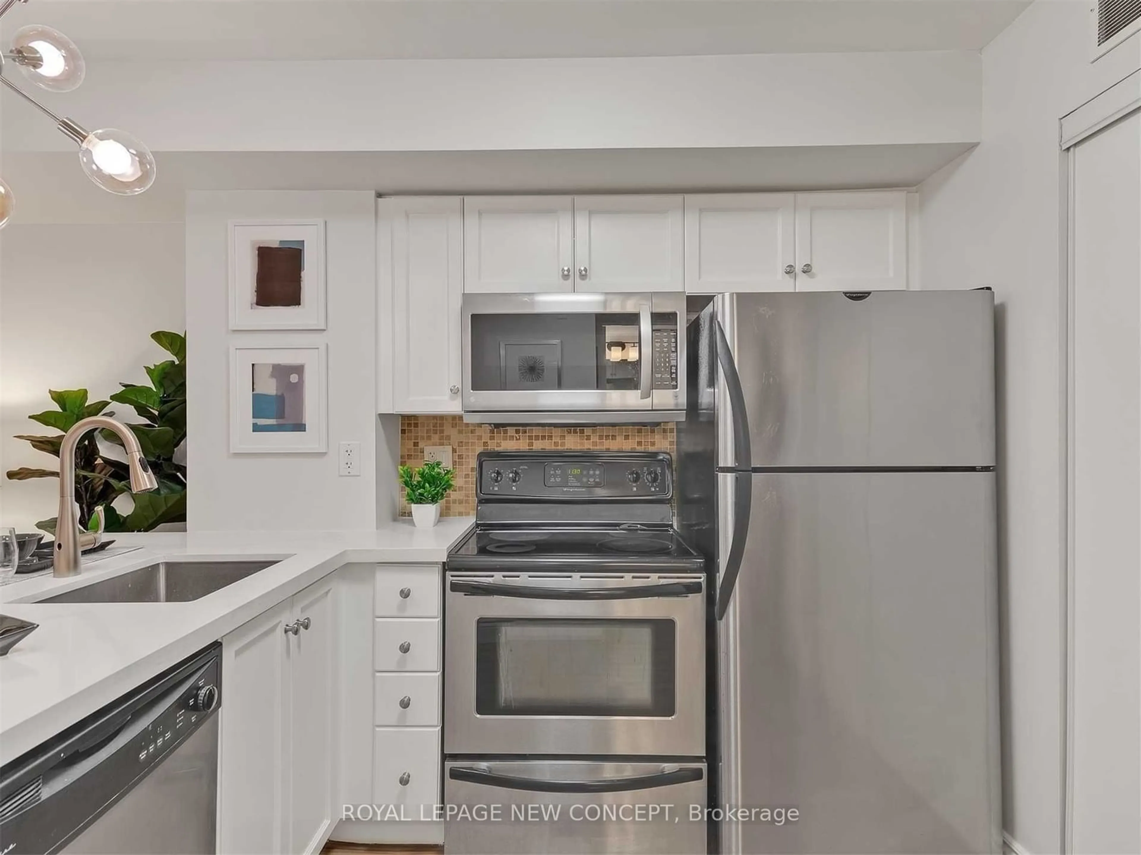 Standard kitchen for 10 Laidlaw St #Th725, Toronto Ontario M6K 1X2