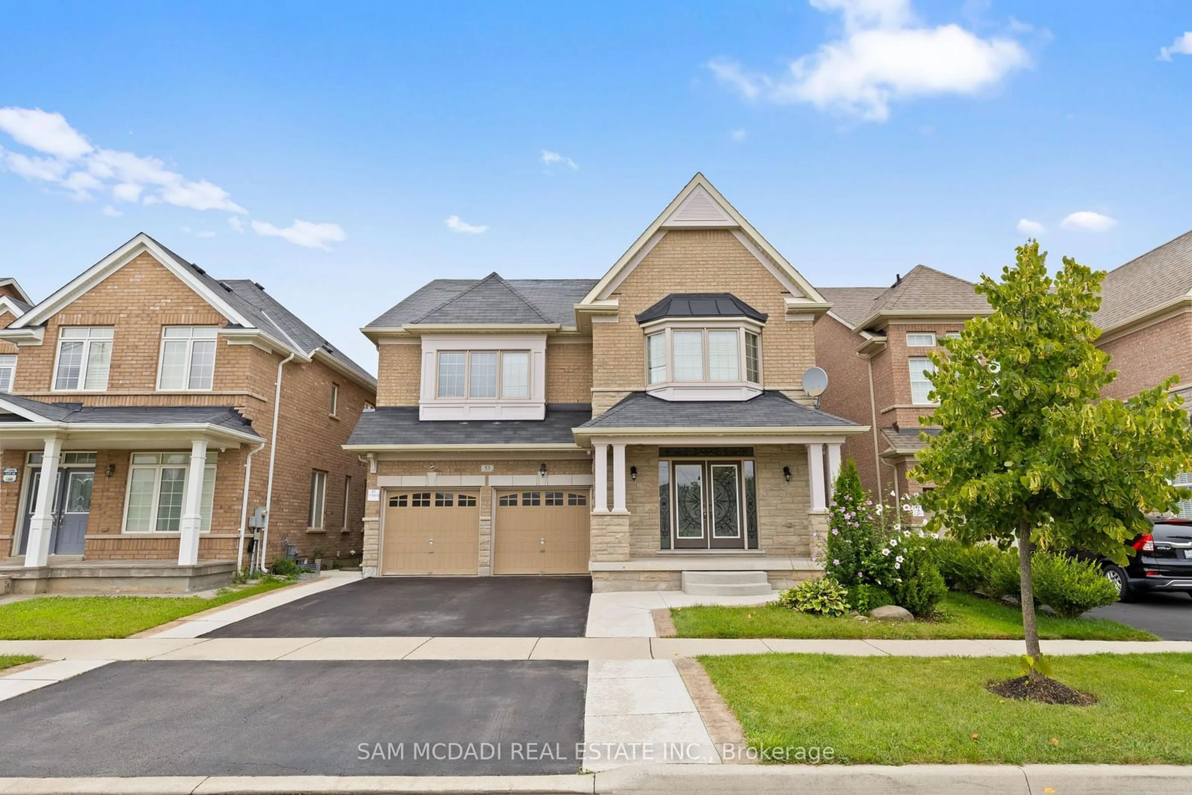 Frontside or backside of a home, the street view for 53 Heatherglen Dr, Brampton Ontario L6Y 5X2