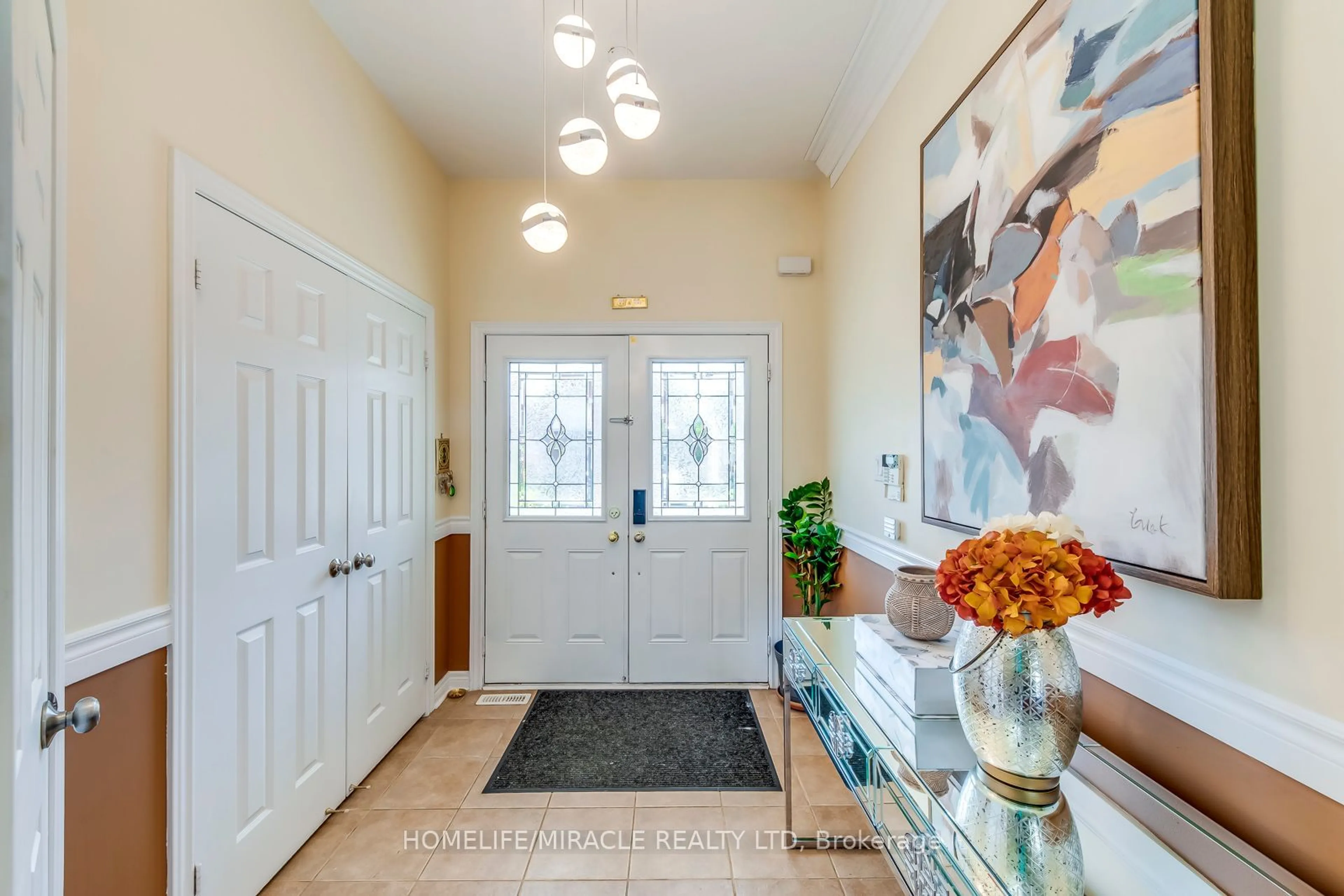 Indoor entryway, wood floors for 9 Solidarity Crt, Brampton Ontario L6Y 0L5