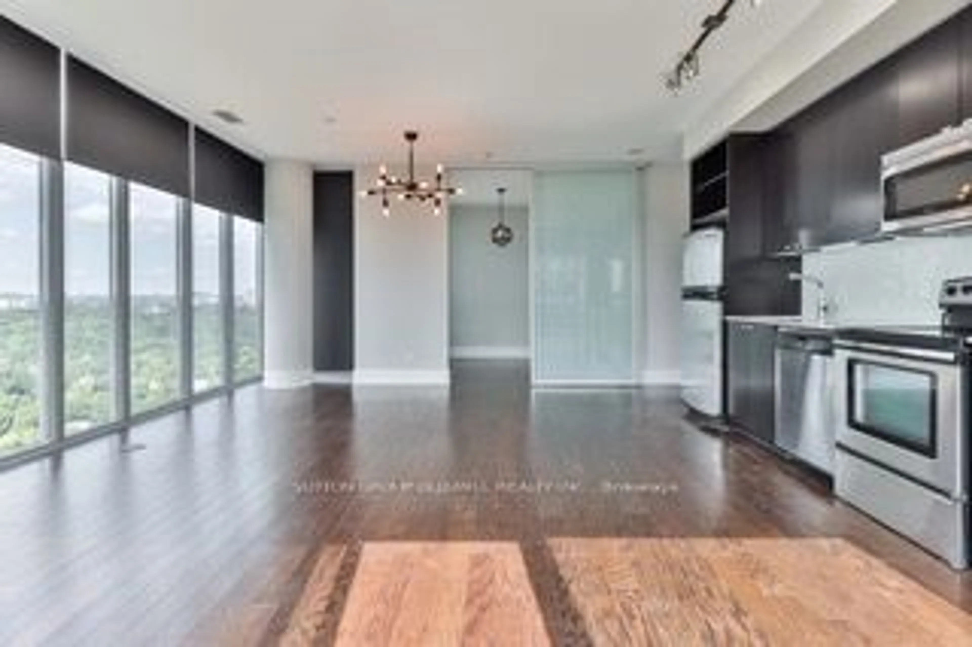 Indoor entryway for 103 The Queensway #Ph2911, Toronto Ontario M6S 5B3