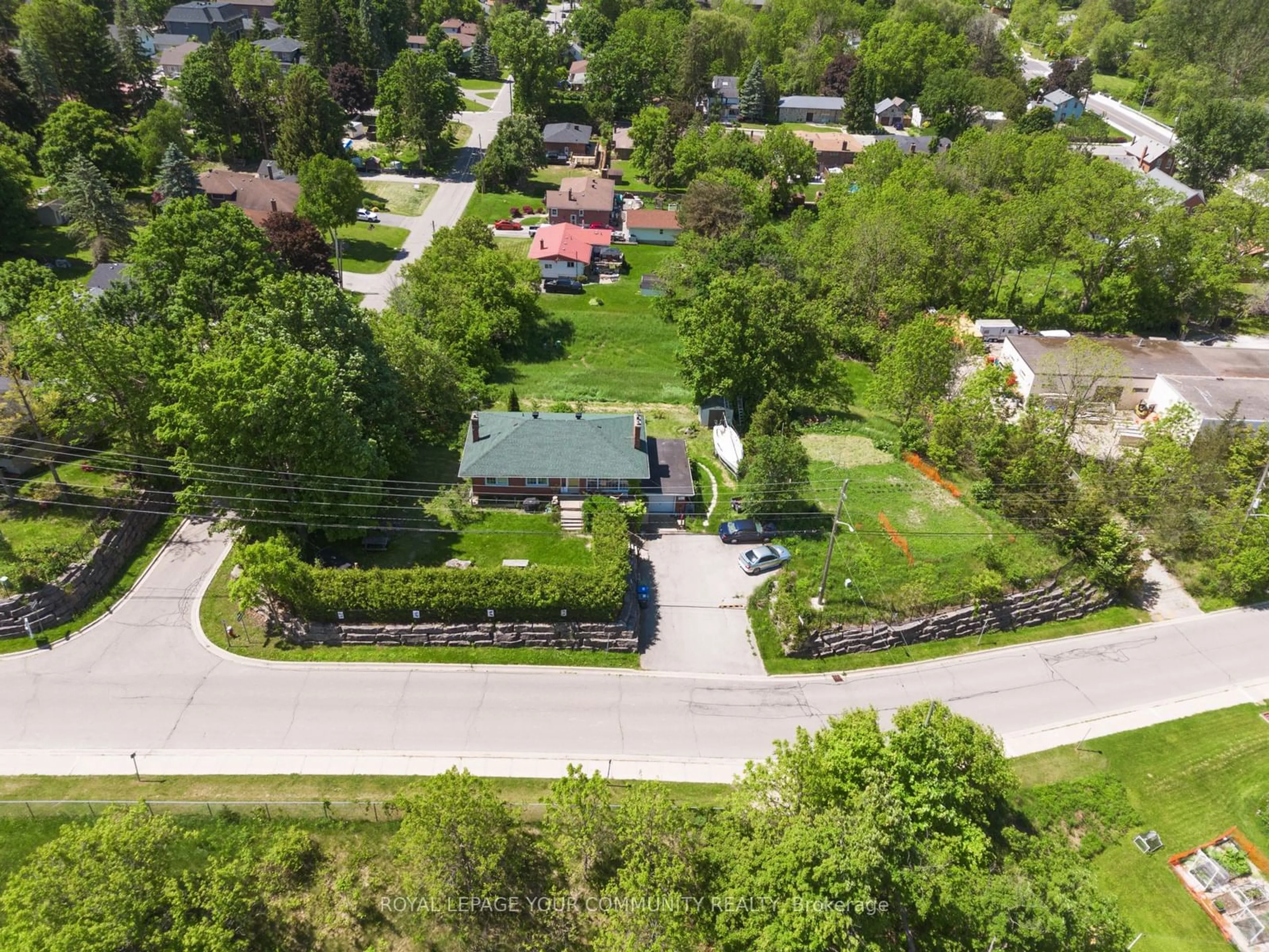 Frontside or backside of a home for 58 Old King Rd, Caledon Ontario L7E 3J5