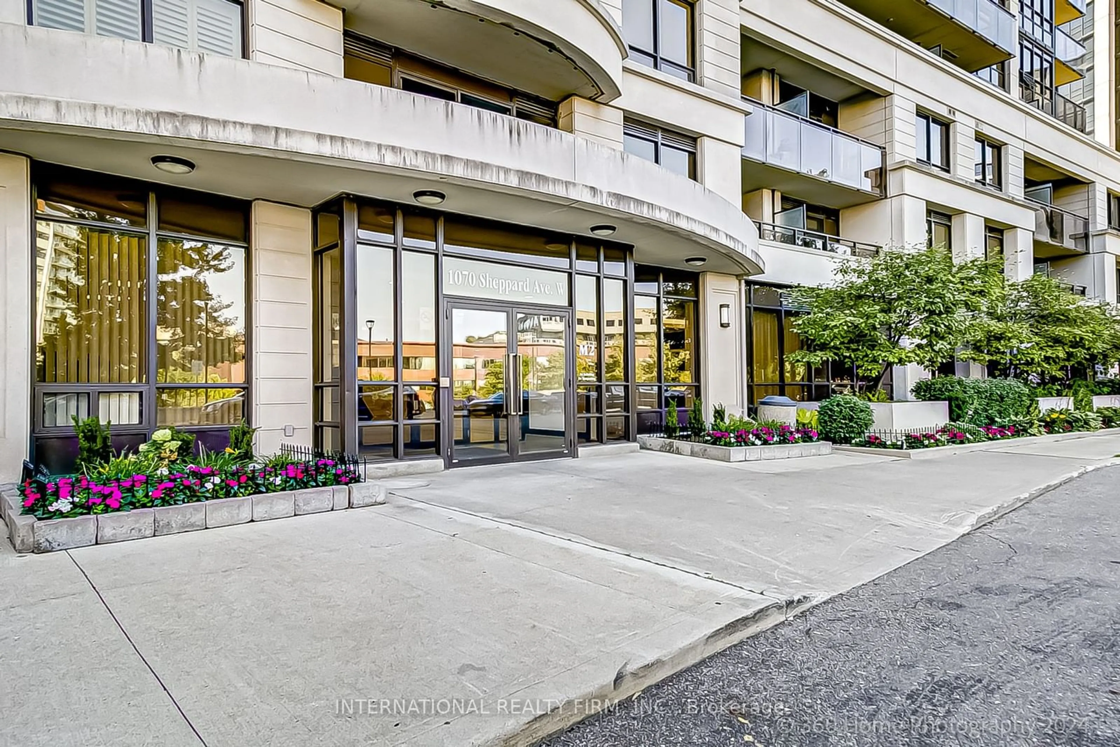 Indoor foyer for 1070 Sheppard Ave #909, Toronto Ontario M3J 0G8