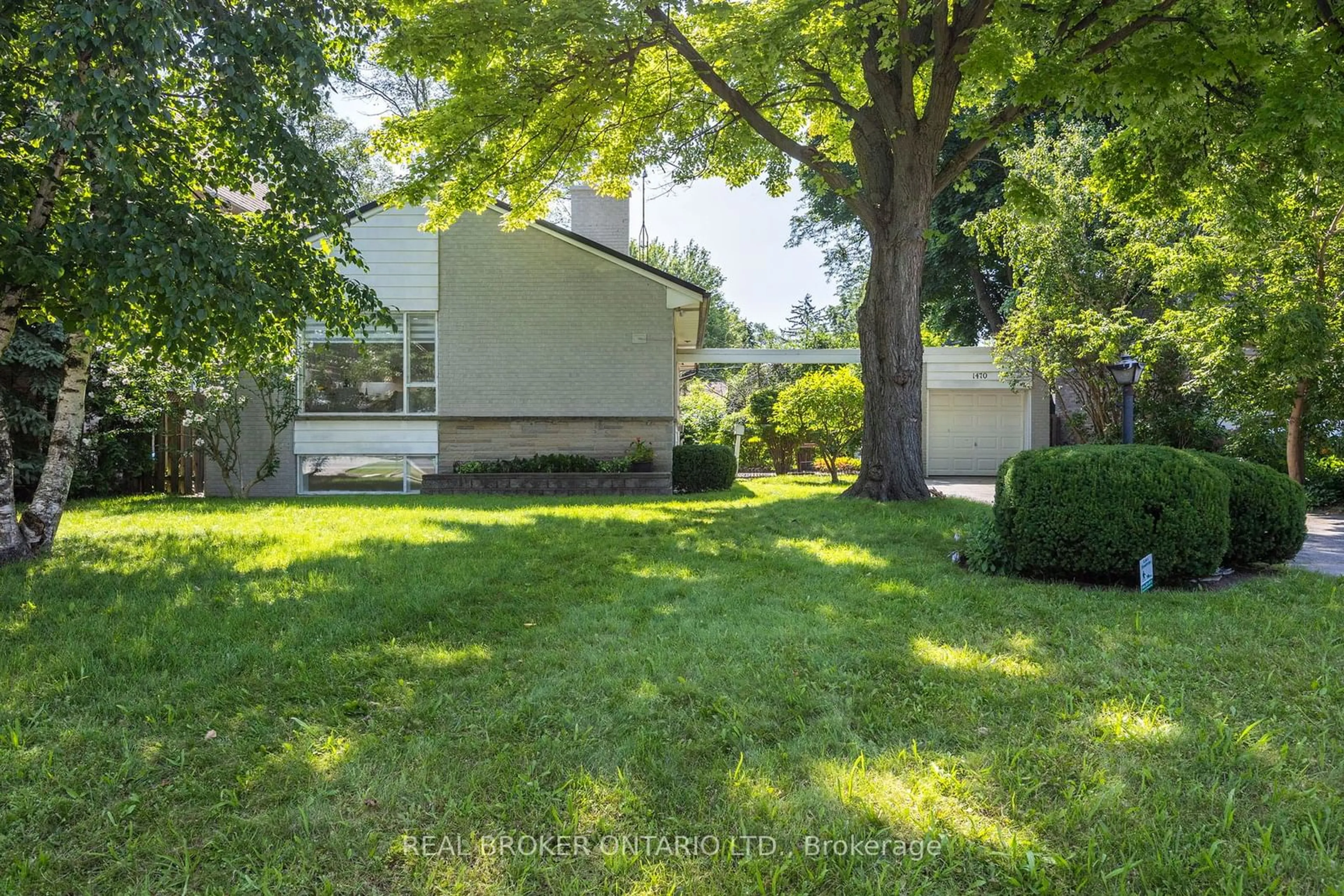 Frontside or backside of a home, the fenced backyard for 1470 Liveoak Dr, Mississauga Ontario L5E 2X1