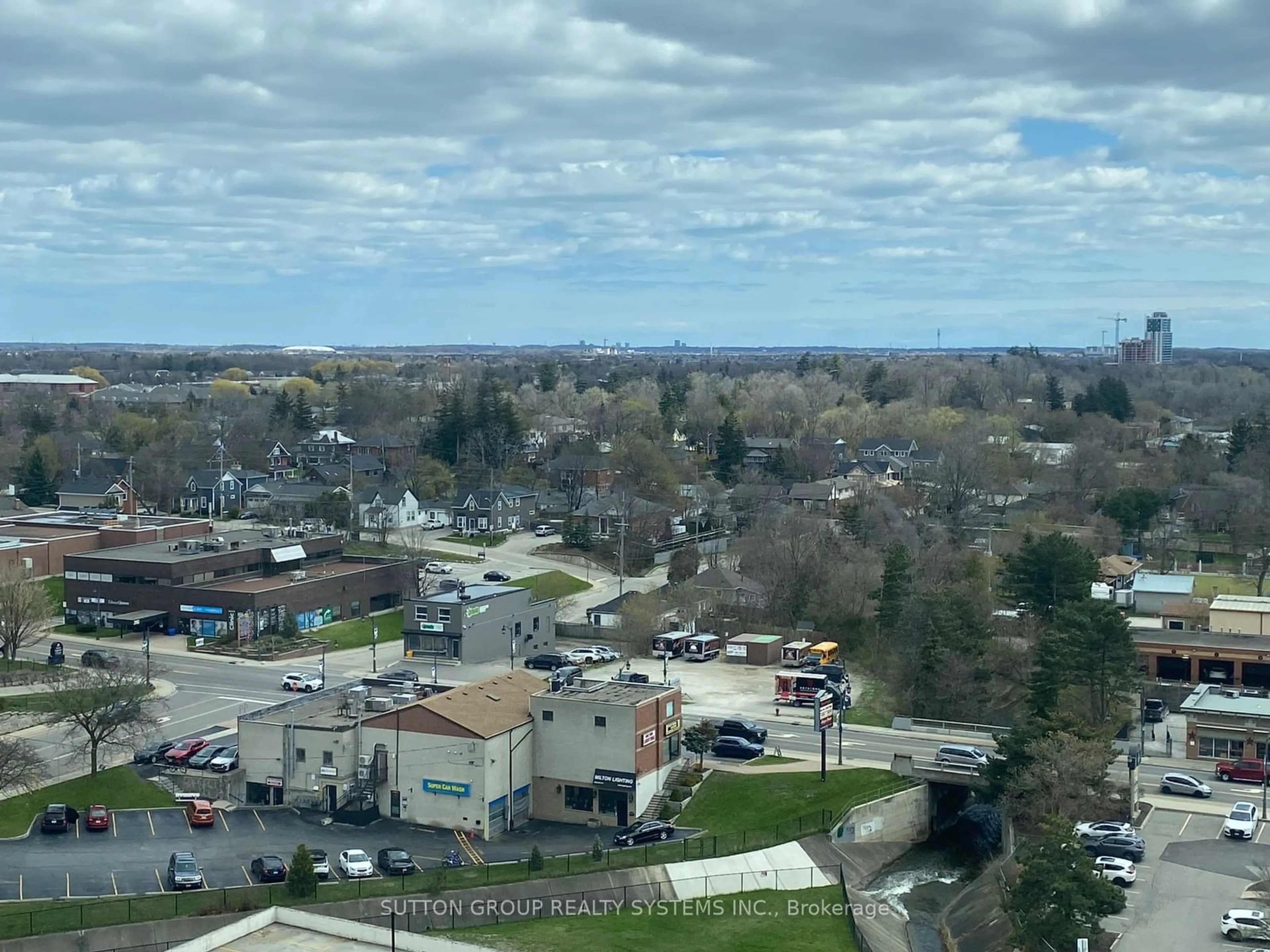 A pic from exterior of the house or condo, the street view for 100 Millside Dr #1402, Milton Ontario L9T 5E3